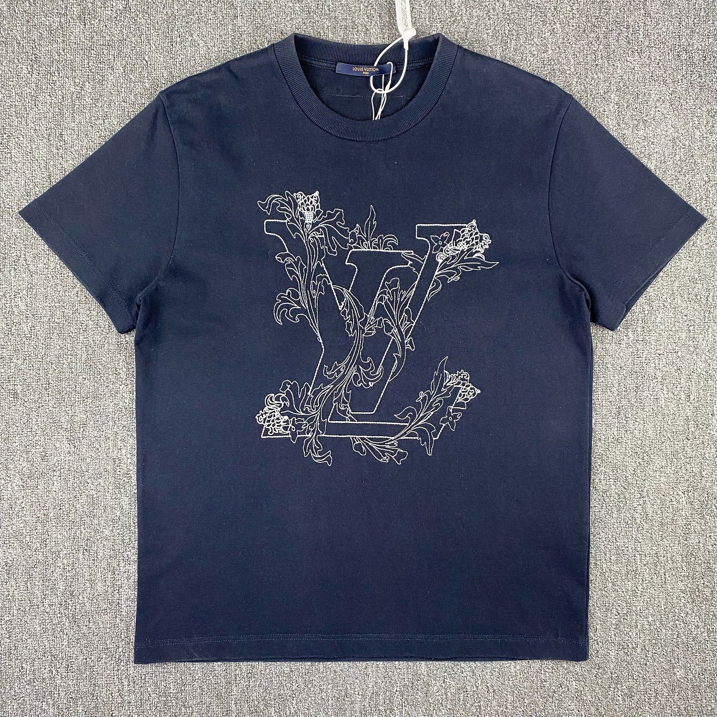 Louis Vuitton Louis Vuitton Floral Embroidered T-Shirt Size S Size US S / EU 44-46 / 1 - 1 Thumbnail