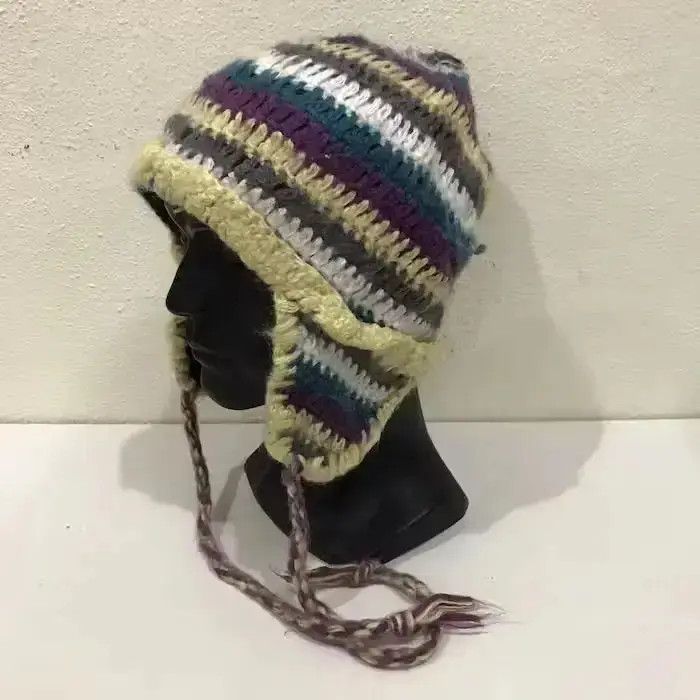 Burton Rare Burton Stripe Design Earflap Knit Beanie Hat Size ONE SIZE - 3 Thumbnail