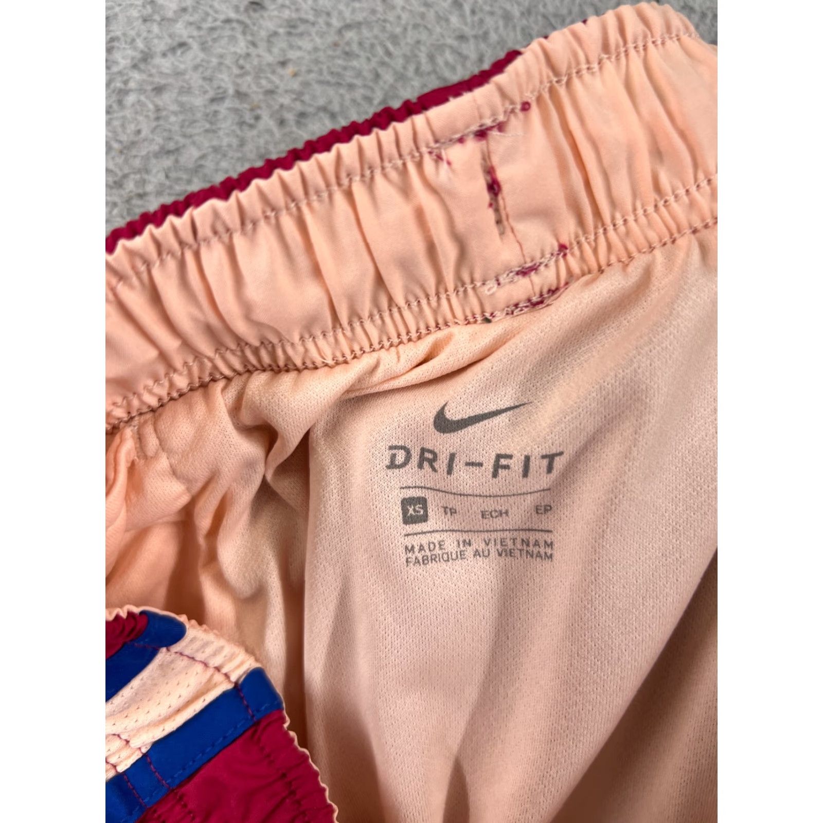 Nike VINTAGE Nike Shorts Womens XS Pink Dri-Fit Elastic Waist Athletic Shorts Womens XS Pink Nike Size 26" / US 2 / IT 38 - 3 Thumbnail