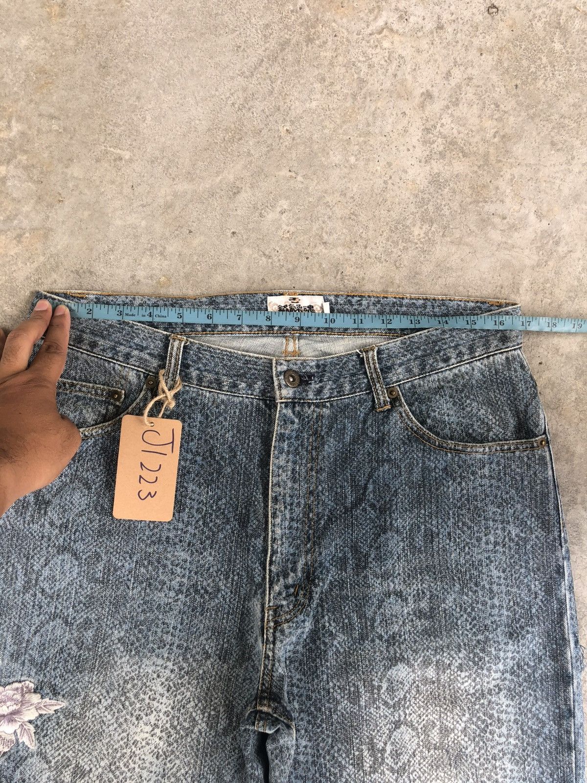 Karakuri Tamashii Karakuri Tamashii Embroidered Denim Snake Skin Size US 33 - 23 Thumbnail