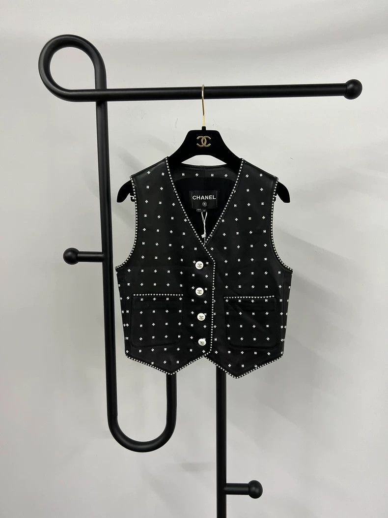 Chanel Chanel Black full logo leather vest Size XXS / US 00 / IT 34 - 2 Thumbnail
