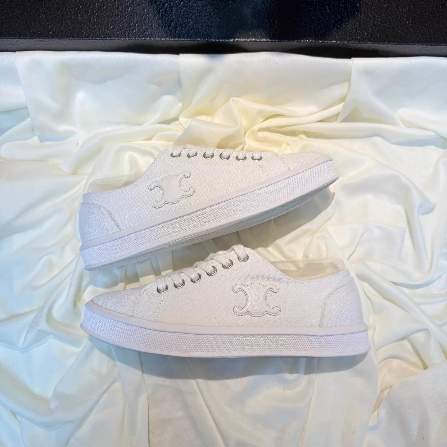 Celine Celine white Triumph logo sneakers women's 35.5 99new Size US 5 / IT 35 - 5 Thumbnail