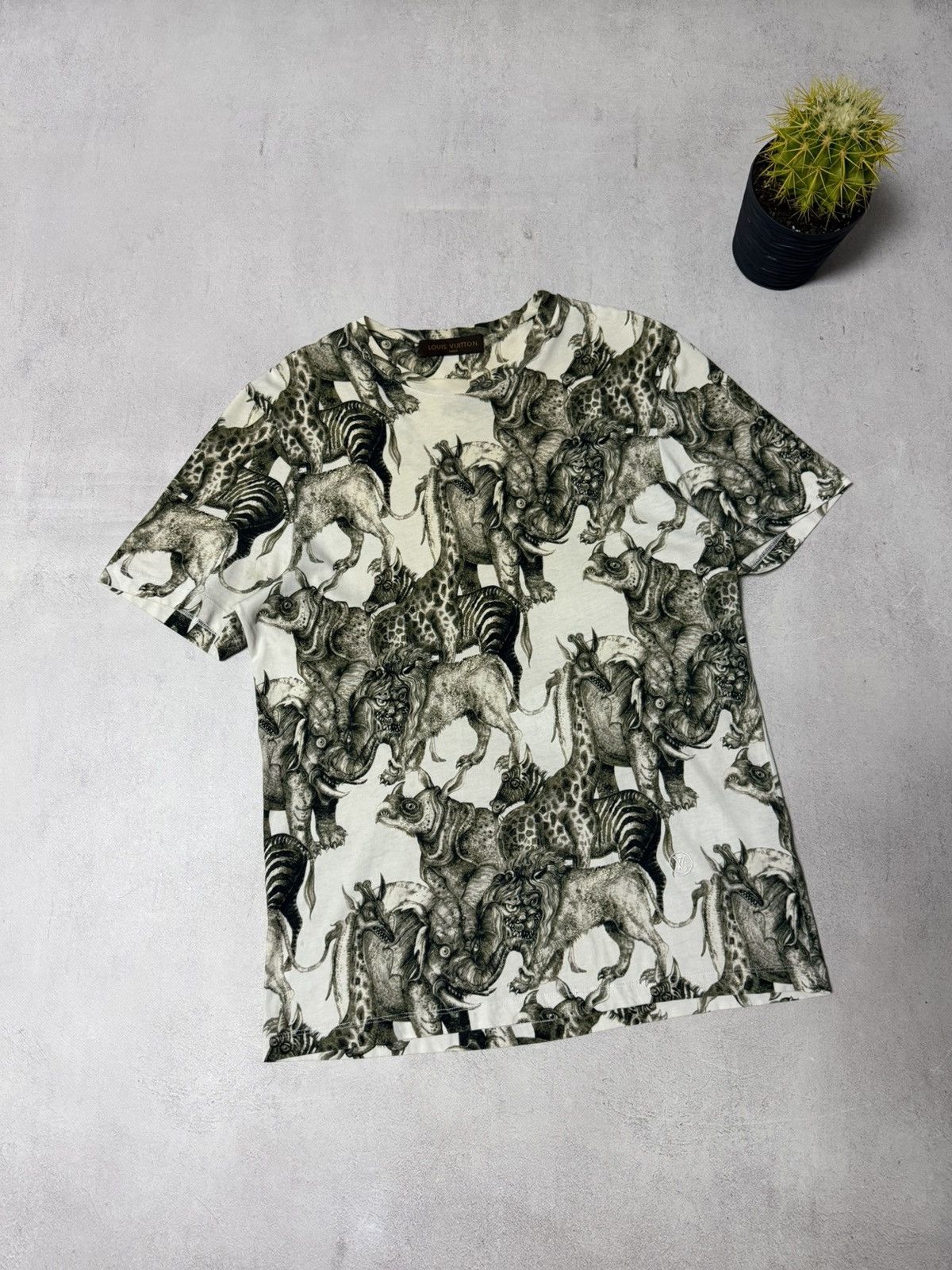 Louis Vuitton Louis Vuitton T Shirt Tee Overprinted Mens M Size Size US M / EU 48-50 / 2 - 1 Thumbnail