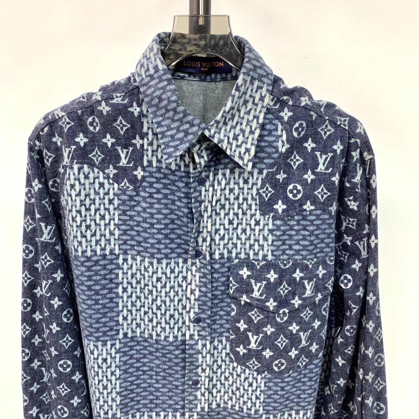 Louis Vuitton LOUIS VUITTON Logo Patch Single-Breasted Shirt XL Size US XL / EU 56 / 4 - 3 Thumbnail