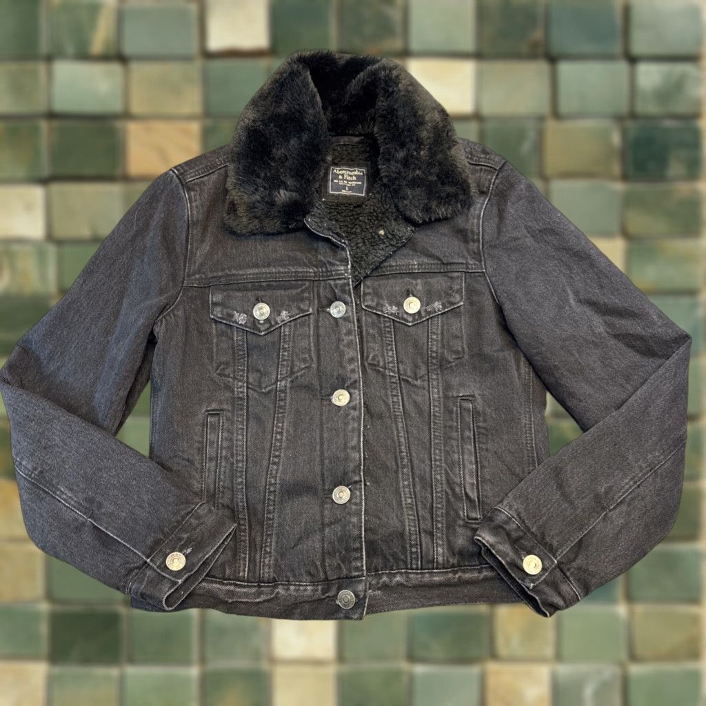 Abercrombie & Fitch VINTAGE Abercrombie & Fitch Black Denim Cropped Fur Sherpa Collar Jacket Coat Womens S Size S / US 4 / IT 40 - 1 Thumbnail