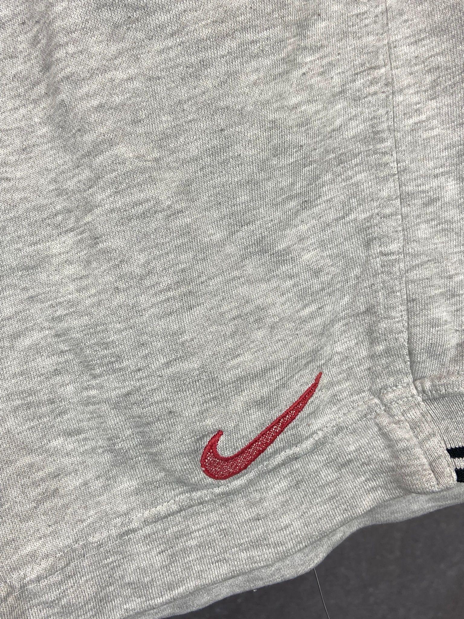 Nike Sweat Shorts Nike grey vintage swoosh logo streetwear M Size US 32 / EU 48 - 2 Thumbnail