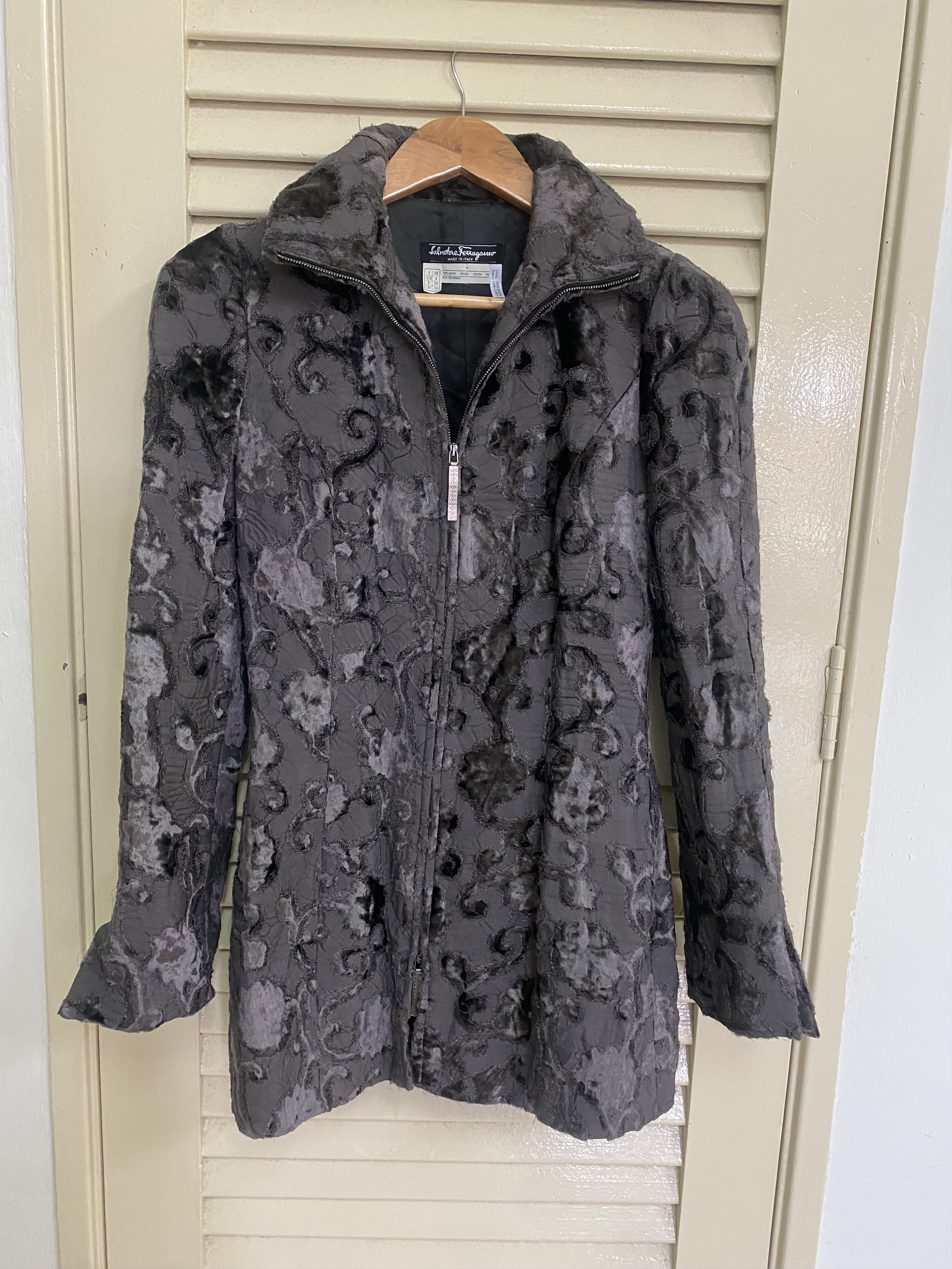 Salvatore Ferragamo Salvatore Ferragamo Floral Rayon Zipper Jacket Size XS / US 0-2 / IT 36-38 - 2 Thumbnail