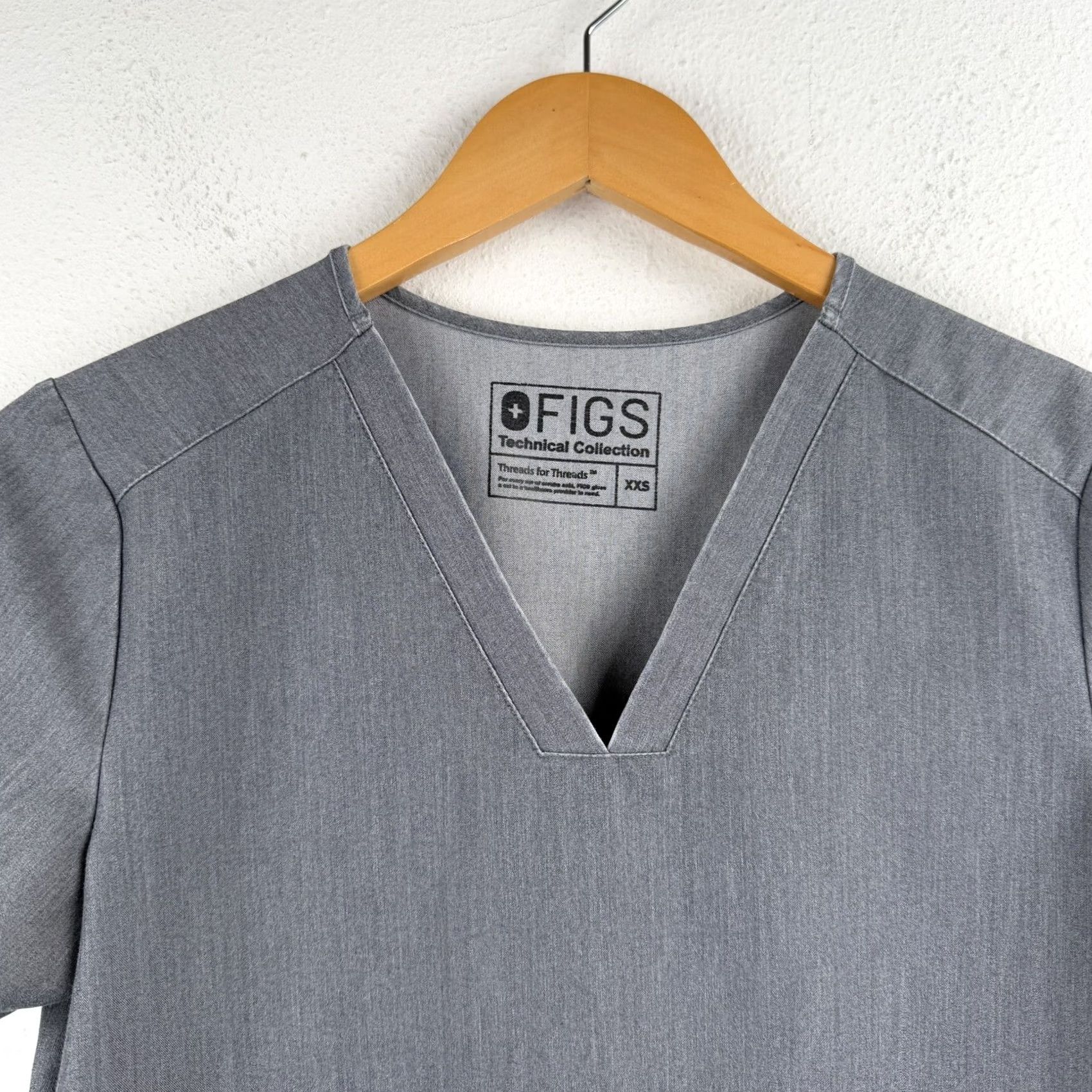 Vintage VINTAGE FIGS Scrub Top Womens 2XS Graphite Gray Casma Three Pocket Medical Nurse Top Shirt 2XS Womens Gray FIGS Scrub Top Size XXS / US 00 / IT 34 - 2 Thumbnail