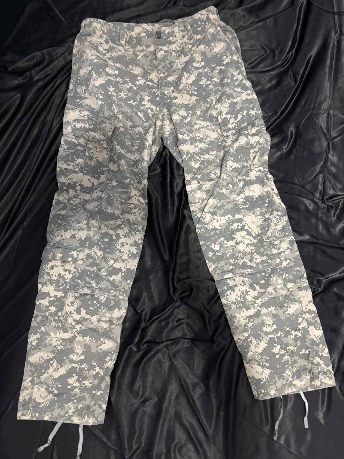 Vintage simple camo cargo pants Size US 33 - 1 Thumbnail
