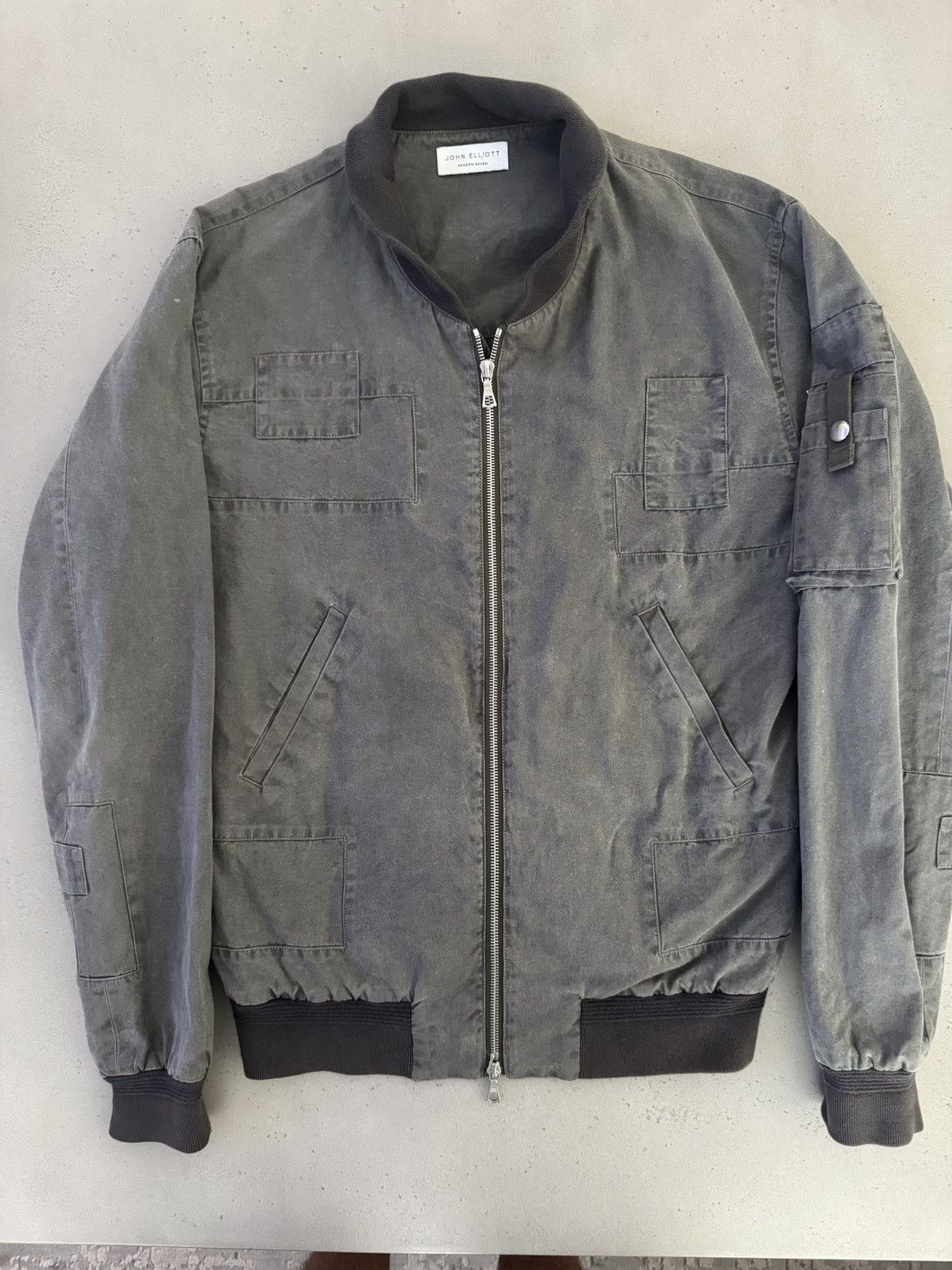 John Elliott John Elliott Bomber Season 7 Sz 3 Size US L / EU 52-54 / 3 - 1 Thumbnail