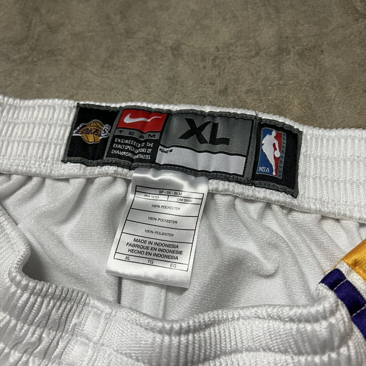 NBA × Nike × Vintage Vintage 2000’s NBA Los Angeles Lakers Warm-Up Track Pants Size US 36 / EU 52 - 8 Thumbnail