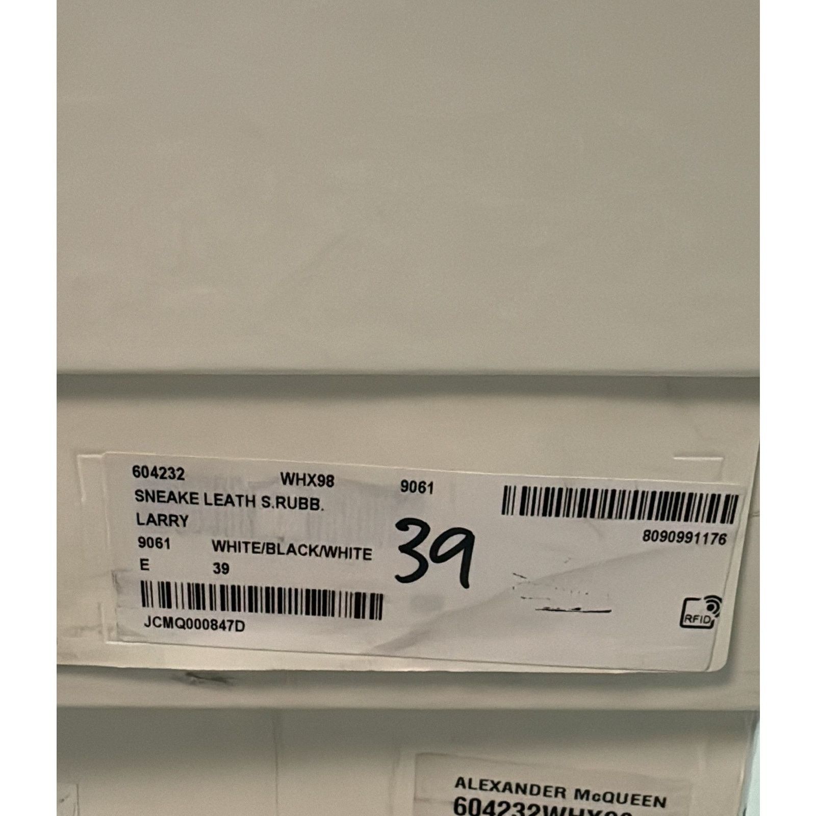 Alexander McQueen o1rshd1 Larry Sneakers in White/Black Size US 6 / EU 39 - 20 Thumbnail