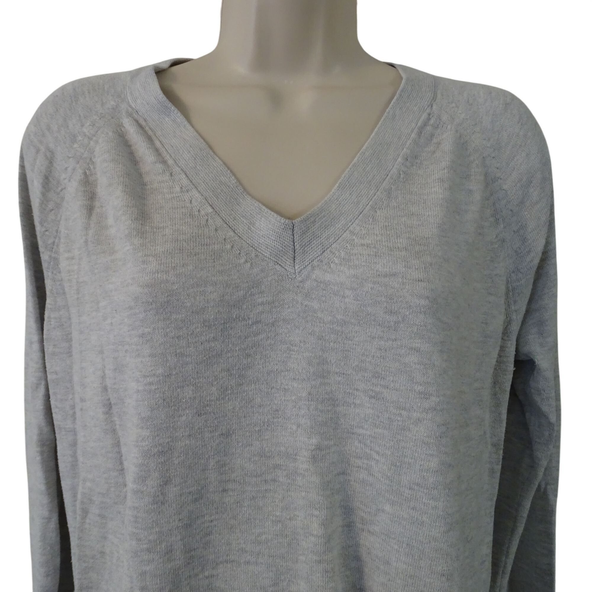 Banana Republic Banana Republic Forever Sweater Gray Women Size M V-Neck Size M / US 6-8 / IT 42-44 - 2 Thumbnail