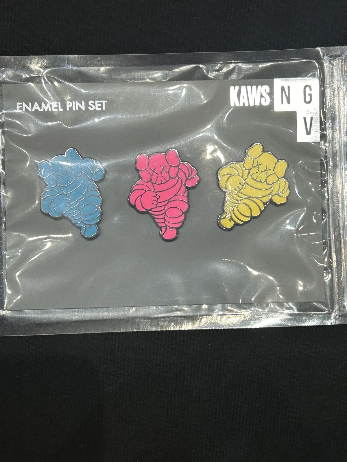 Kaws Kaws enamel pin set Size ONE SIZE - 1 Thumbnail