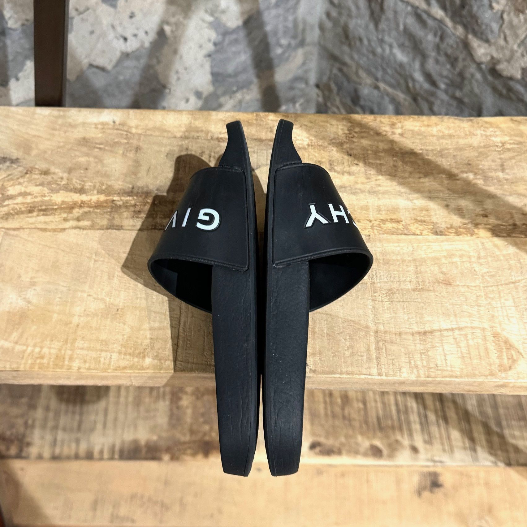 Givenchy Givenchy Black White Logo Rubber Slide Sandals Size US 5 / IT 35 - 9 Thumbnail