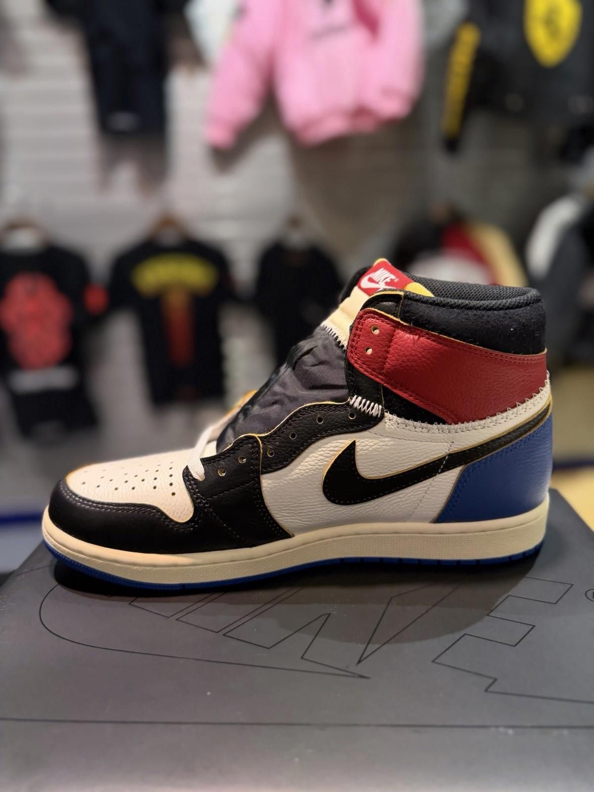 Jordan Brand Air Jordan 1 x Union x Fragment Black and Varsity Red (10.5) Size US 10.5 / EU 43-44 - 5 Thumbnail