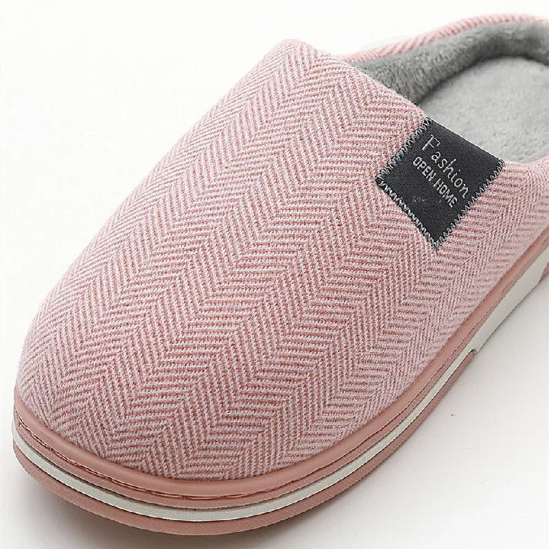 Other Christmas Winter Home Slippers Size US 7.5 / EU 40-41 - 2 Thumbnail