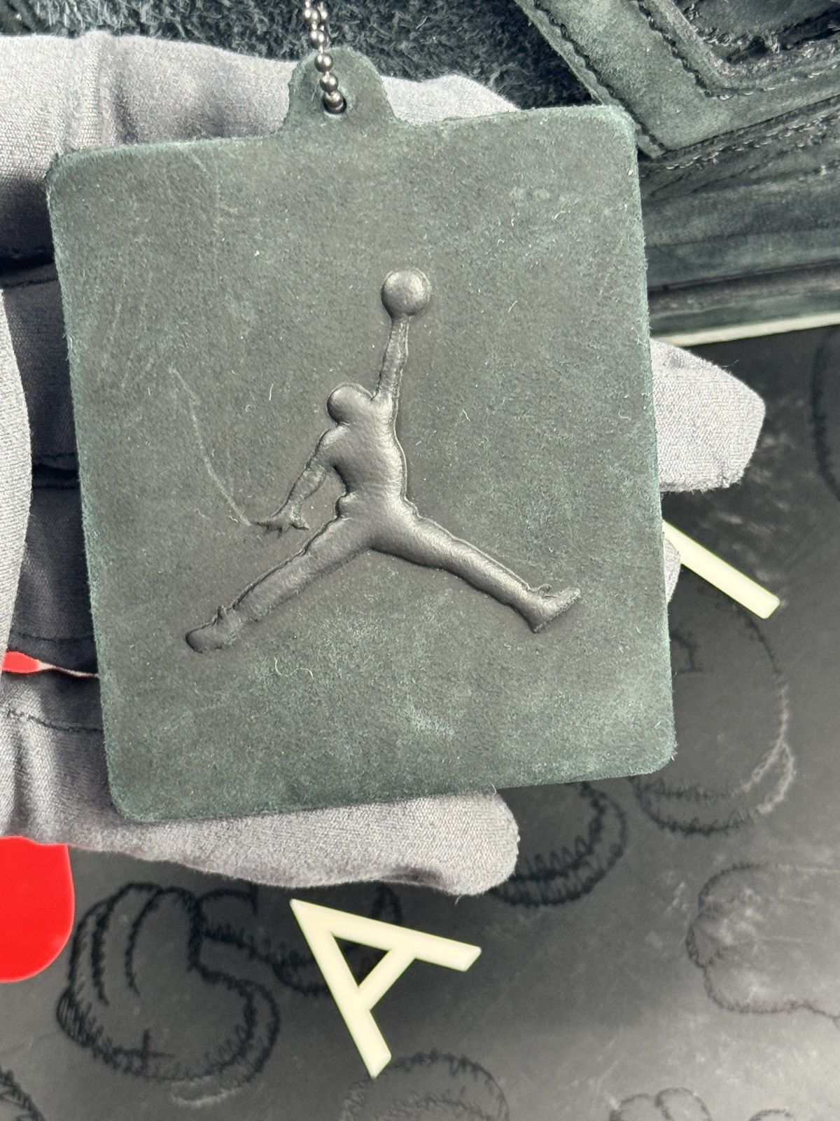 Jordan Brand × Kaws JORDAN 4 x KAWS SNEAKERS Size US 10 / EU 43 - 7 Thumbnail
