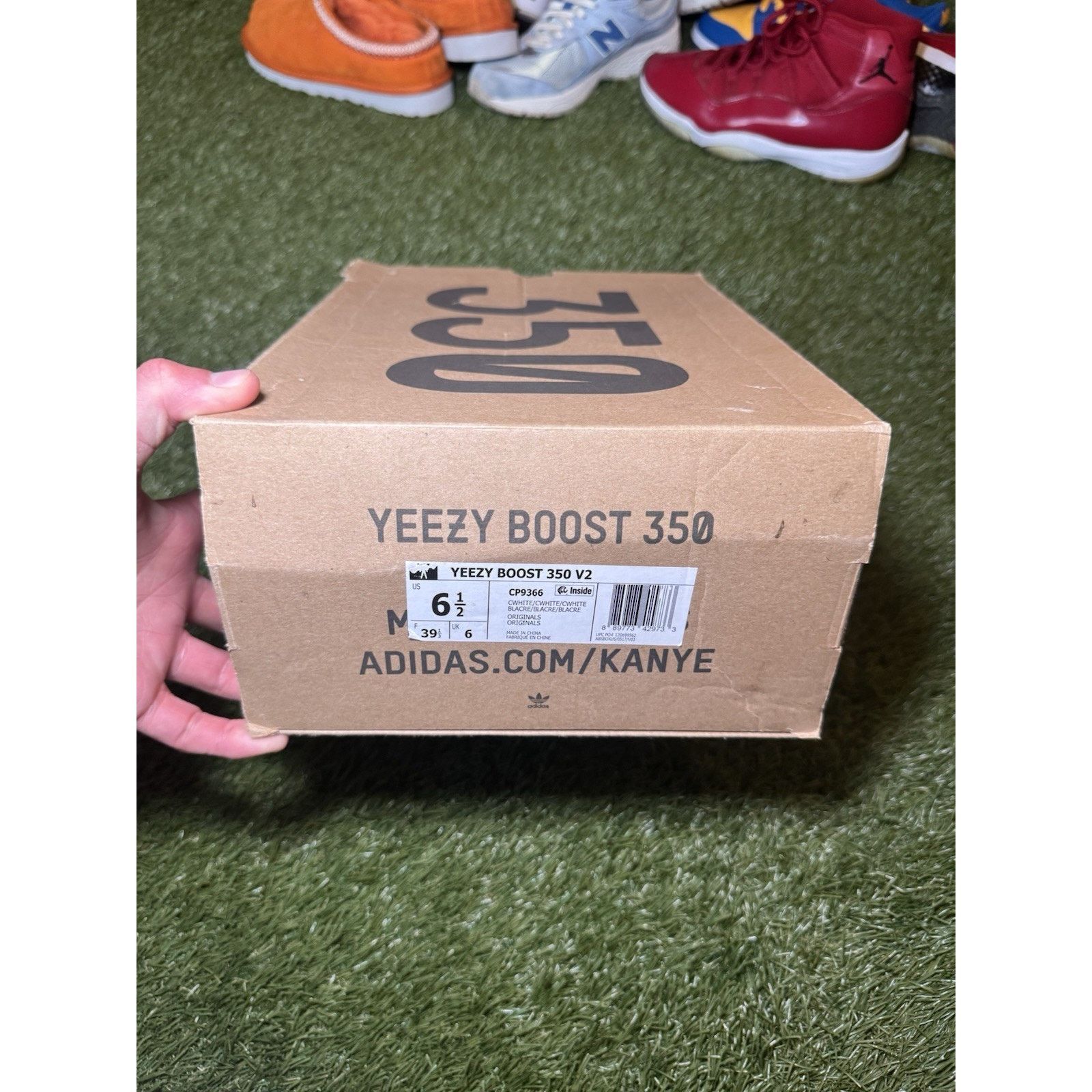 Adidas adidas Yeezy Boost 350 V2 Low Cream White / Triple White Size US 6.5 / EU 39-40 - 7 Thumbnail