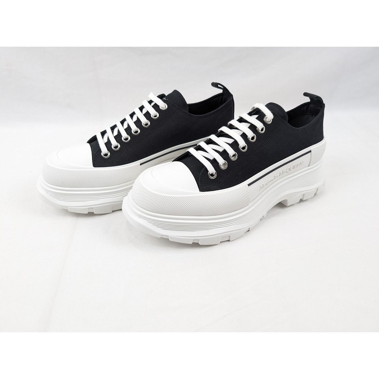 Alexander McQueen o1rshd1 Tread Slick Boots in Black/White Size US 12 / EU 45 - 19 Thumbnail