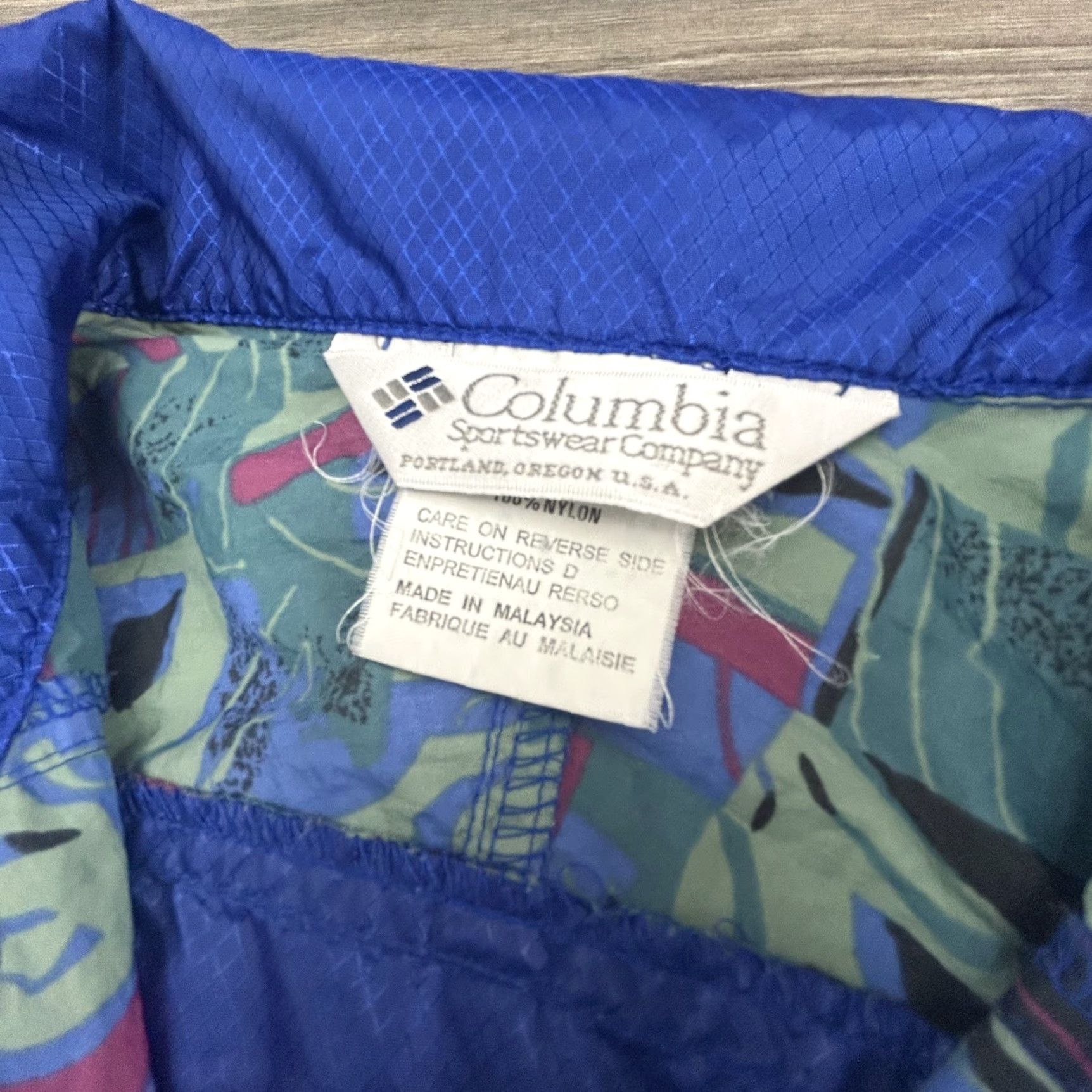 Vintage VINTAGE Columbia Jacket Womens Small Abstract Nylon Windbreaker Outdoors 90s Size S / US 4 / IT 40 - 3 Thumbnail