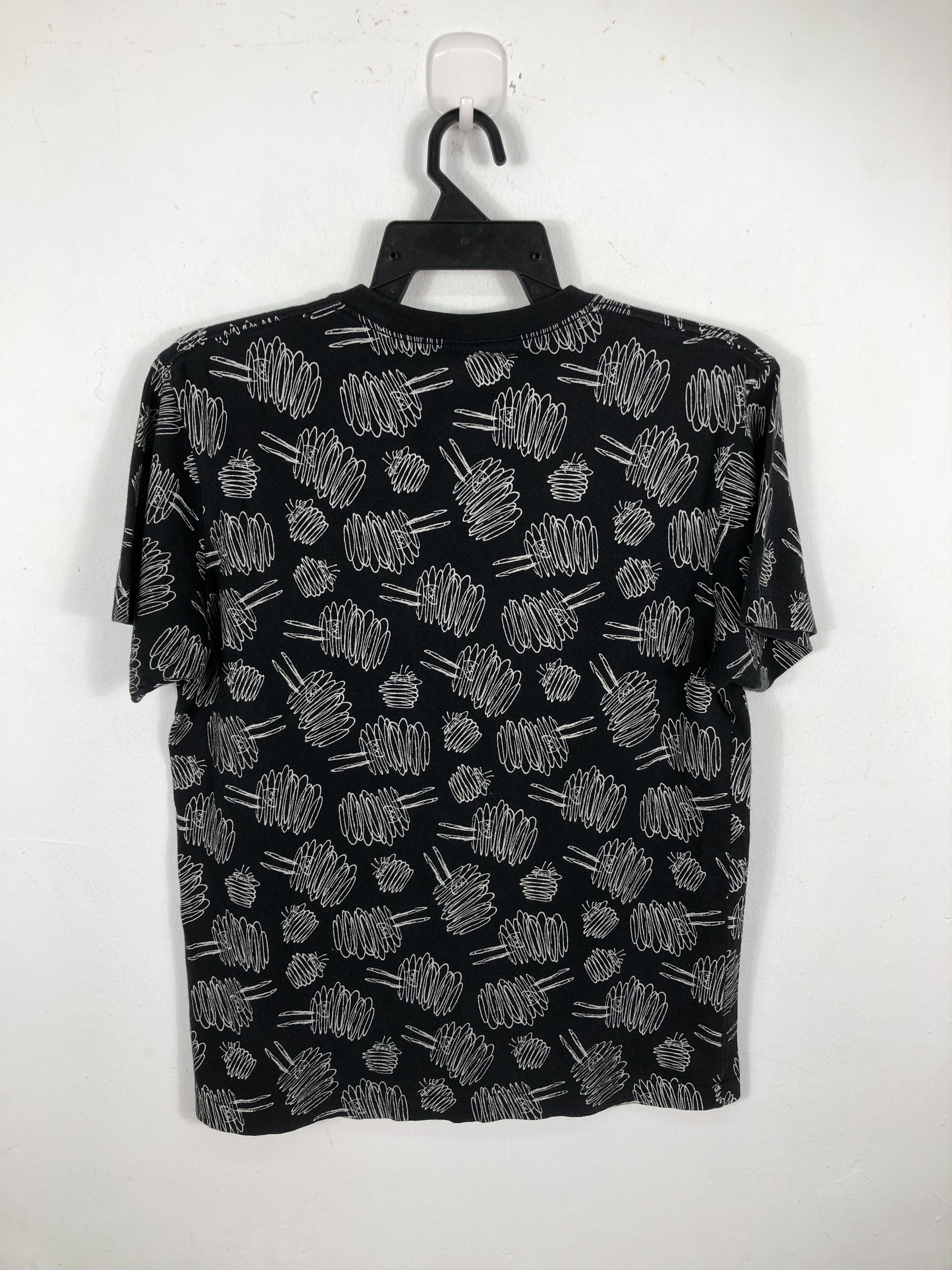 Kaws × Peanuts × Uniqlo Fullprint Kaws X Peanuts By Uniqlo T-Shirt Size US S / EU 44-46 / 1 - 8 Thumbnail