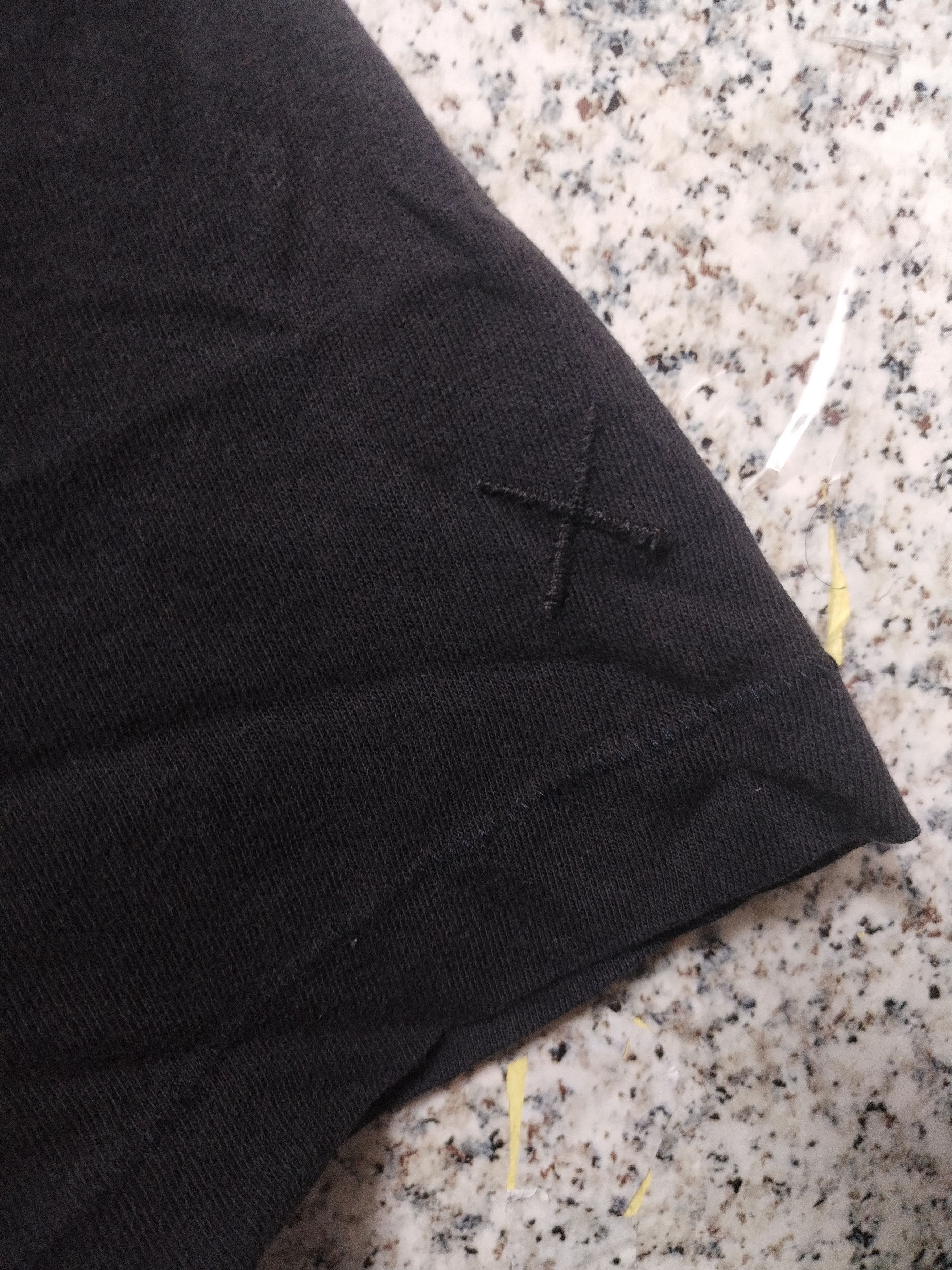 Japanese Brand VINTAGE KAWS VERY RARE Size US M / EU 48-50 / 2 - 7 Thumbnail