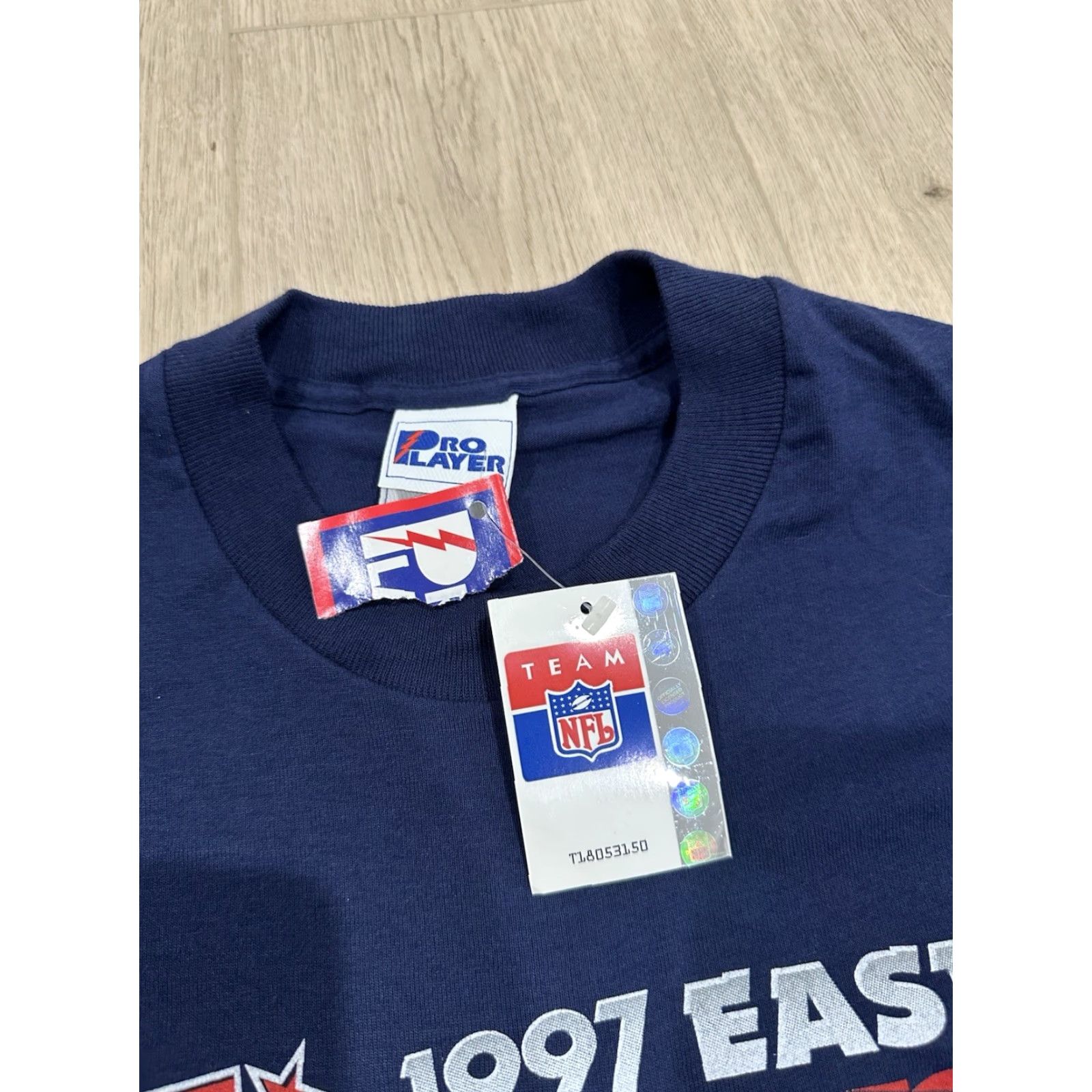 Pro Player VINTAGE 1997 Eastern Division Champions New England Patriots Graphic Shirt NWT XL Men's Blue Patriotic T-Shirt Pro Player Shirt Size US XL / EU 56 / 4 - 6 Thumbnail
