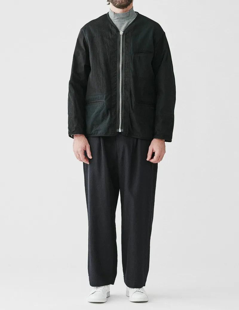 Reversible collarless liner.Like Vivienne Westwood or Stussy
