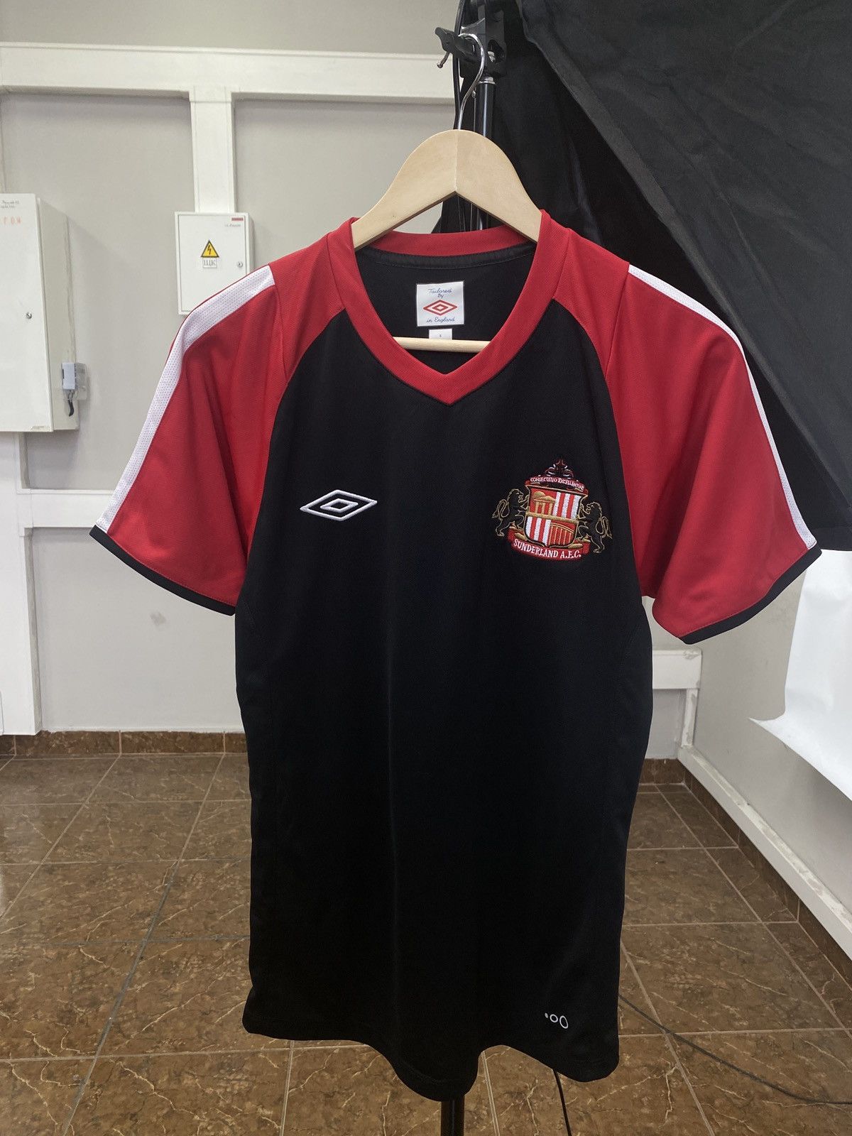 Umbro 🏴󠁧󠁢󠁥󠁮󠁧󠁿 Y2K Umbro Sunderland Soccer Jersey T-Shirt Blokecore Rare Size US S / EU 44-46 / 1 - 1 Thumbnail