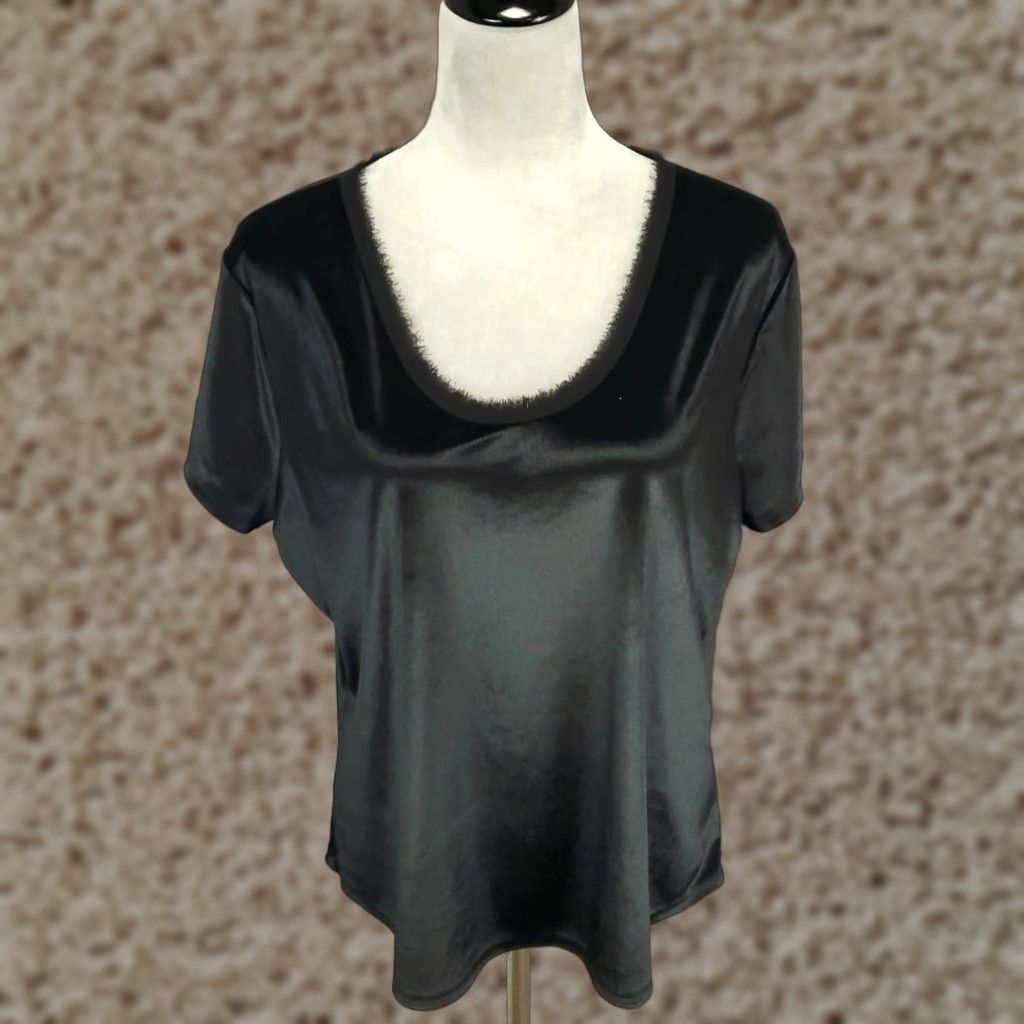 White House Black Market White House Black Market Top Shirt Womens XL Black Velvet Fuzzy Neck Accent V-Neck Short Sleeve Soft Black Pattern Solid Casual Travel Classic Stretch Size XL / US 12-14 / IT 48-50 - 1 Thumbnail