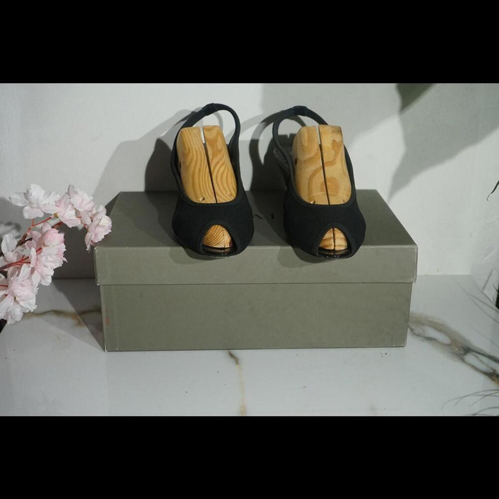 Other Couture Robert Pliner Sling low wedge Heel Pump Size US 7.5 / IT 37.5 - 7 Thumbnail