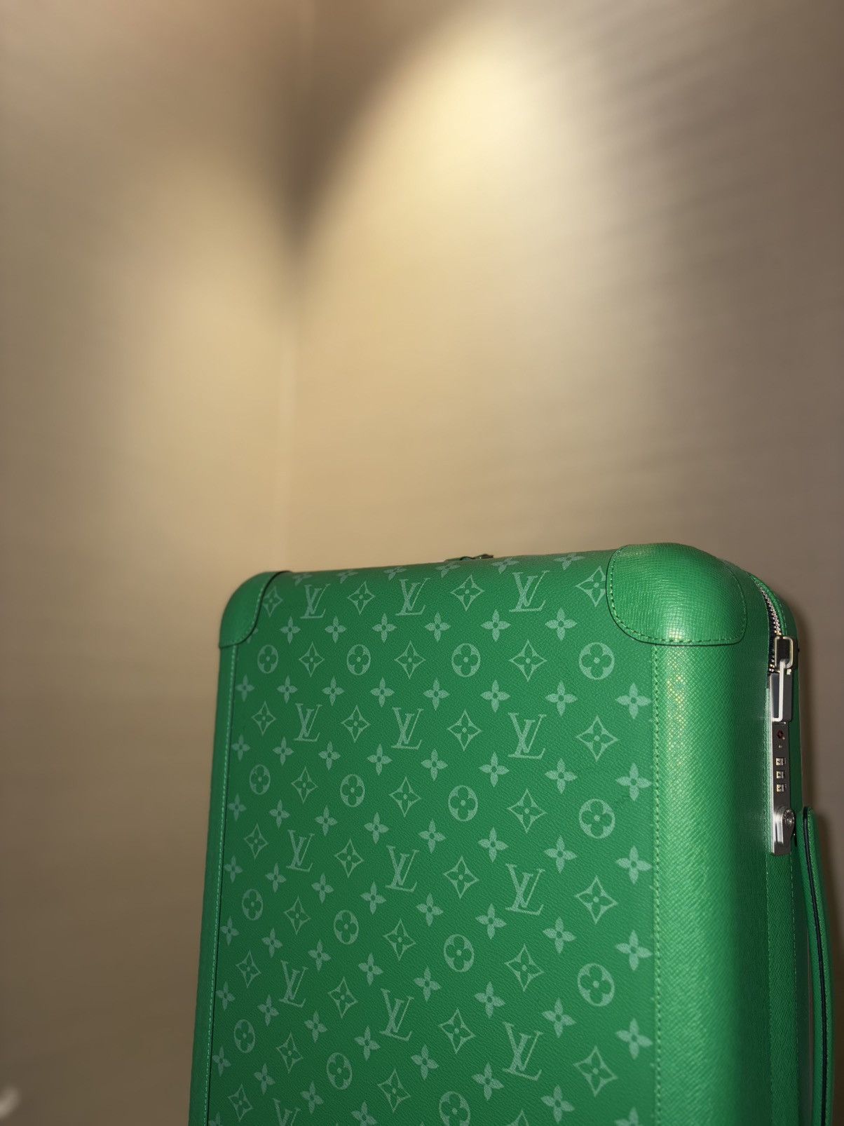 Louis Vuitton Louis Vuitton horizon 55 Size 46 - 4 Thumbnail