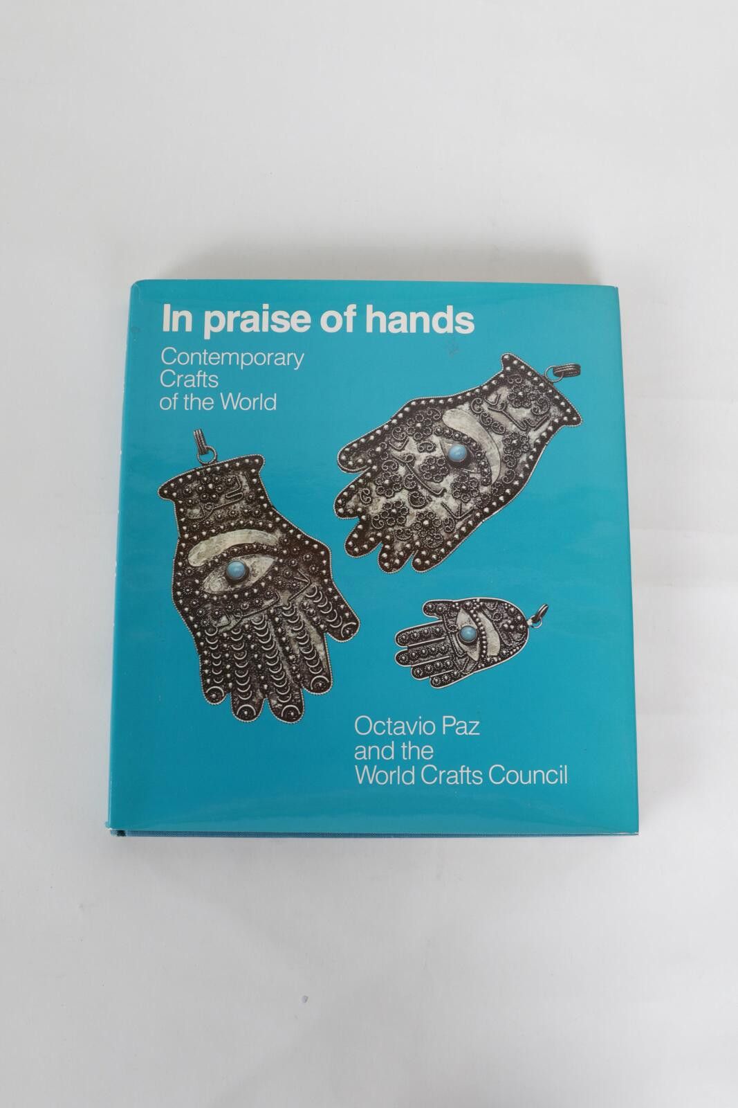 Other 74' In Praise Of Hands Contemporary Crafts Of The World Book Size ONE SIZE - 1 Thumbnail