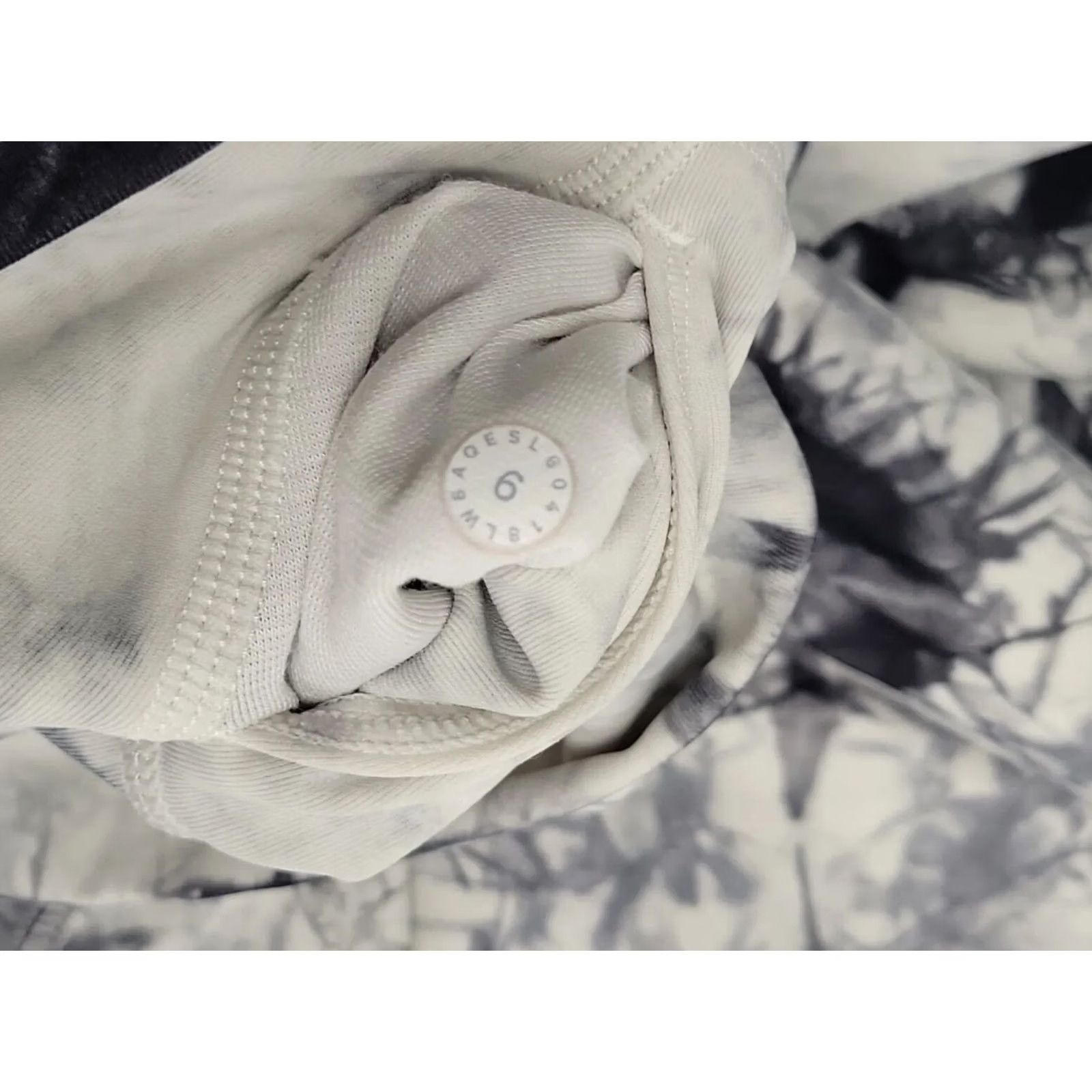 Lululemon Lululemon Wunder Under Hi-Rise Crop Leggings 6 Shibori Antique White Cement Grey Women's Size ONE SIZE - 3 Thumbnail