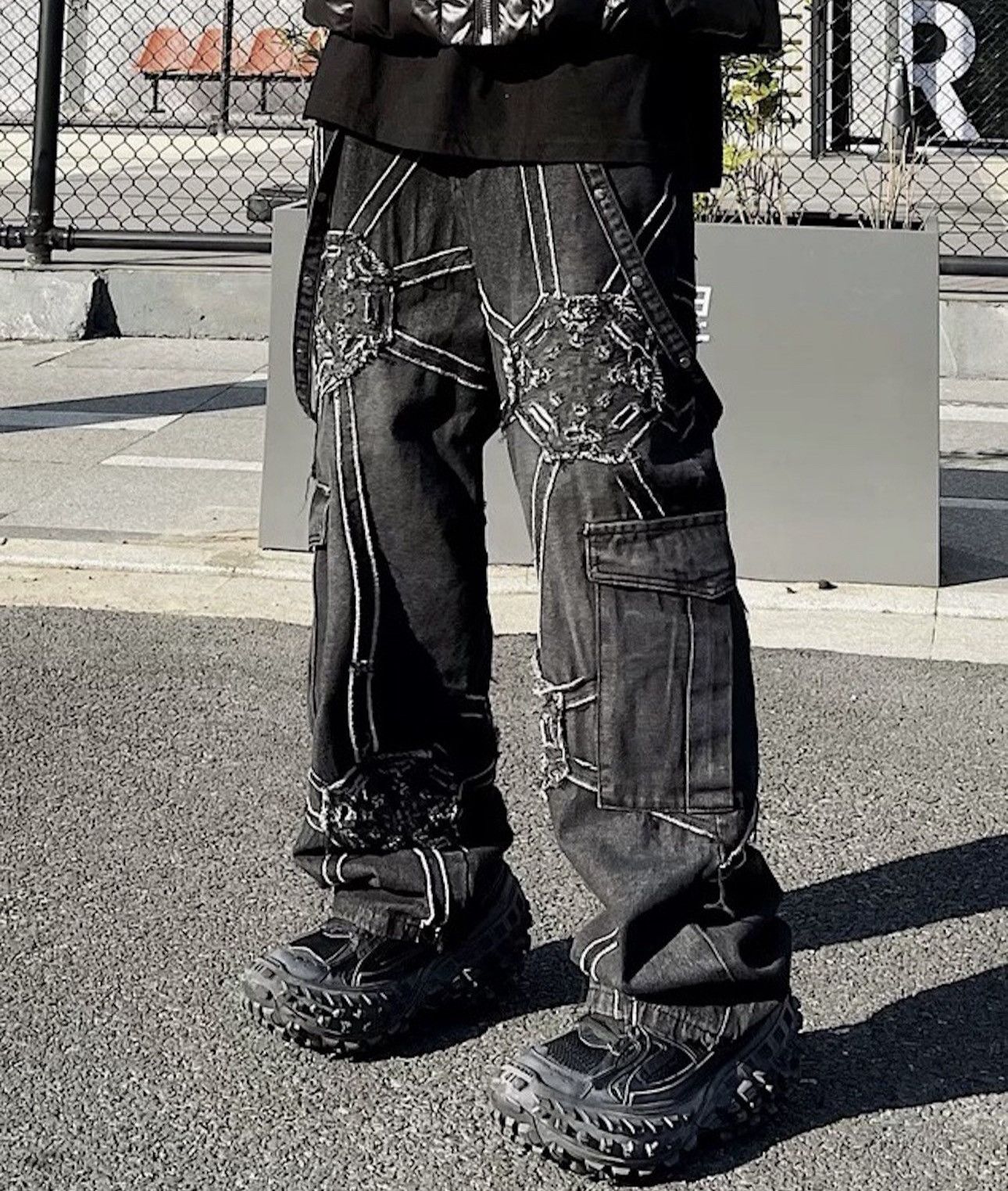 Japanese Brand × Vintage Utility grunge distressed cargo jeans pants Size US 32 / EU 48 - 1 Thumbnail