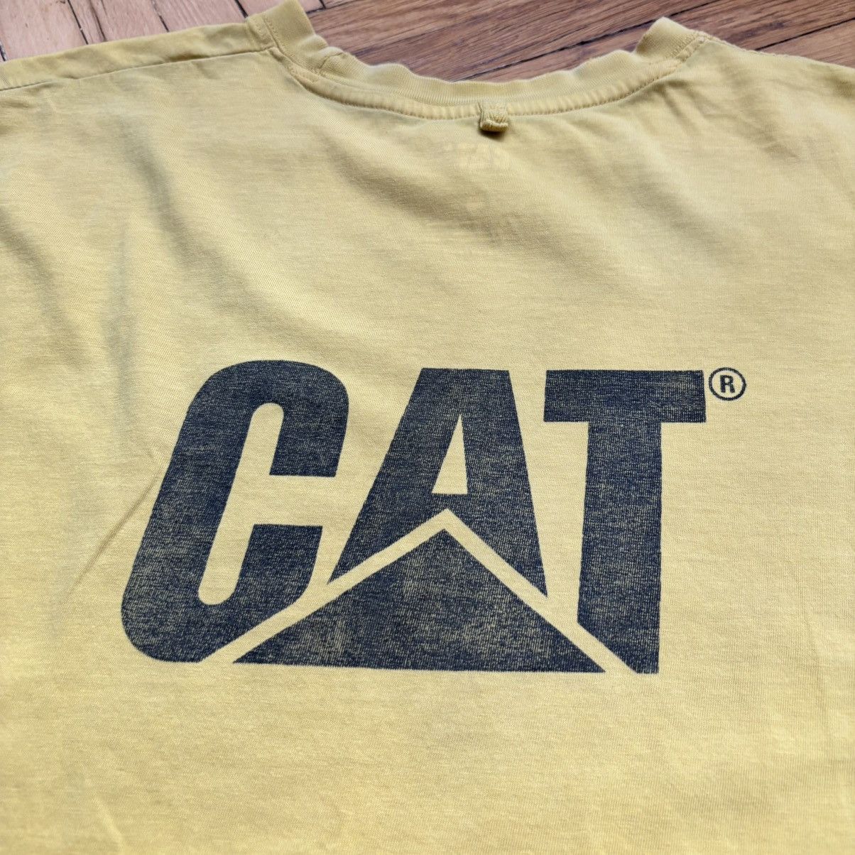 Vintage Vintage 90’s Distressed CAT Caterpillar Short T-Shirt Size US M / EU 48-50 / 2 - 9 Thumbnail