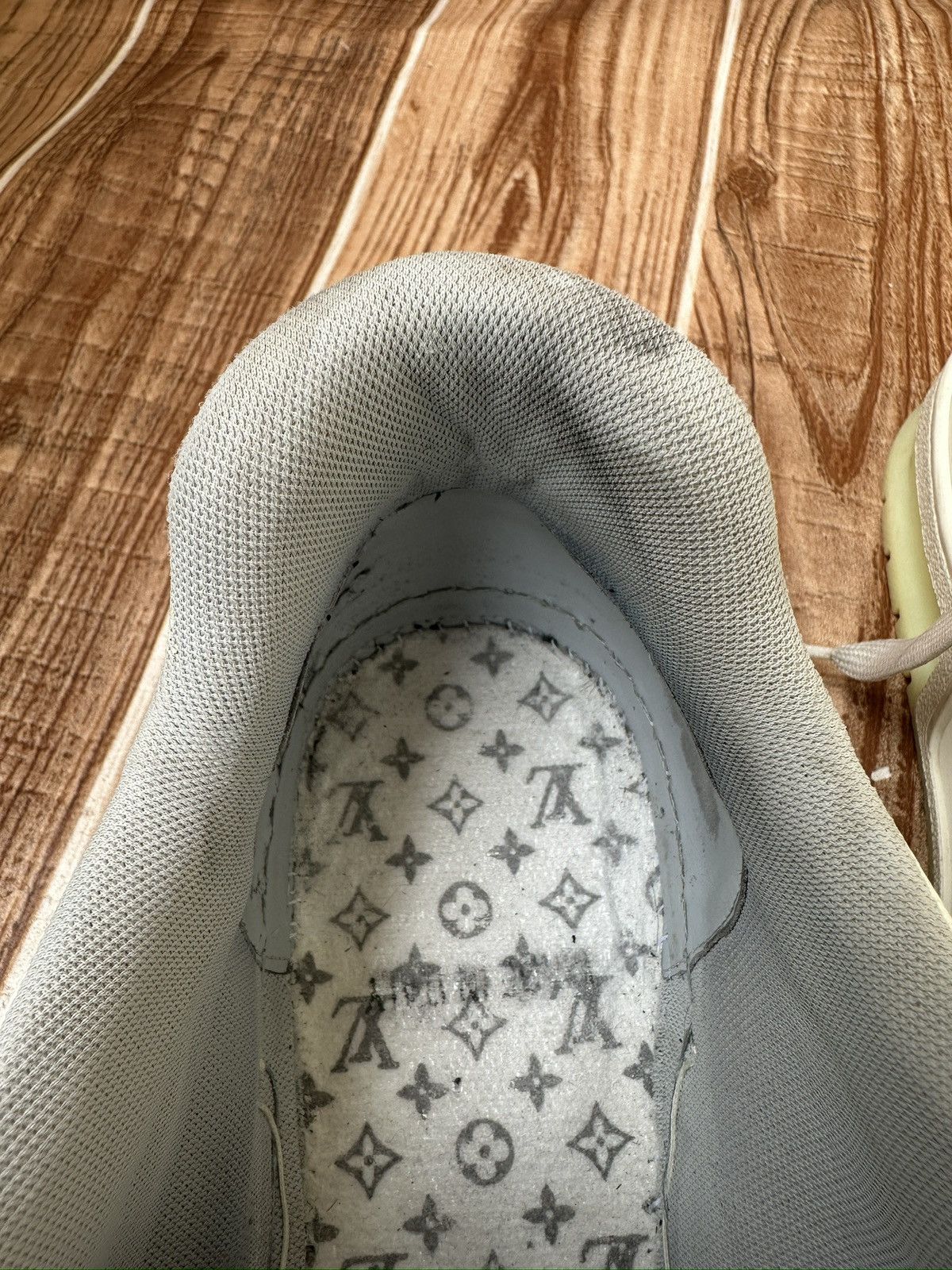 Louis Vuitton Louis Vuitton Trainer Virgil Abloh Grey/White sneaker Size US 12 / EU 45 - 17 Thumbnail