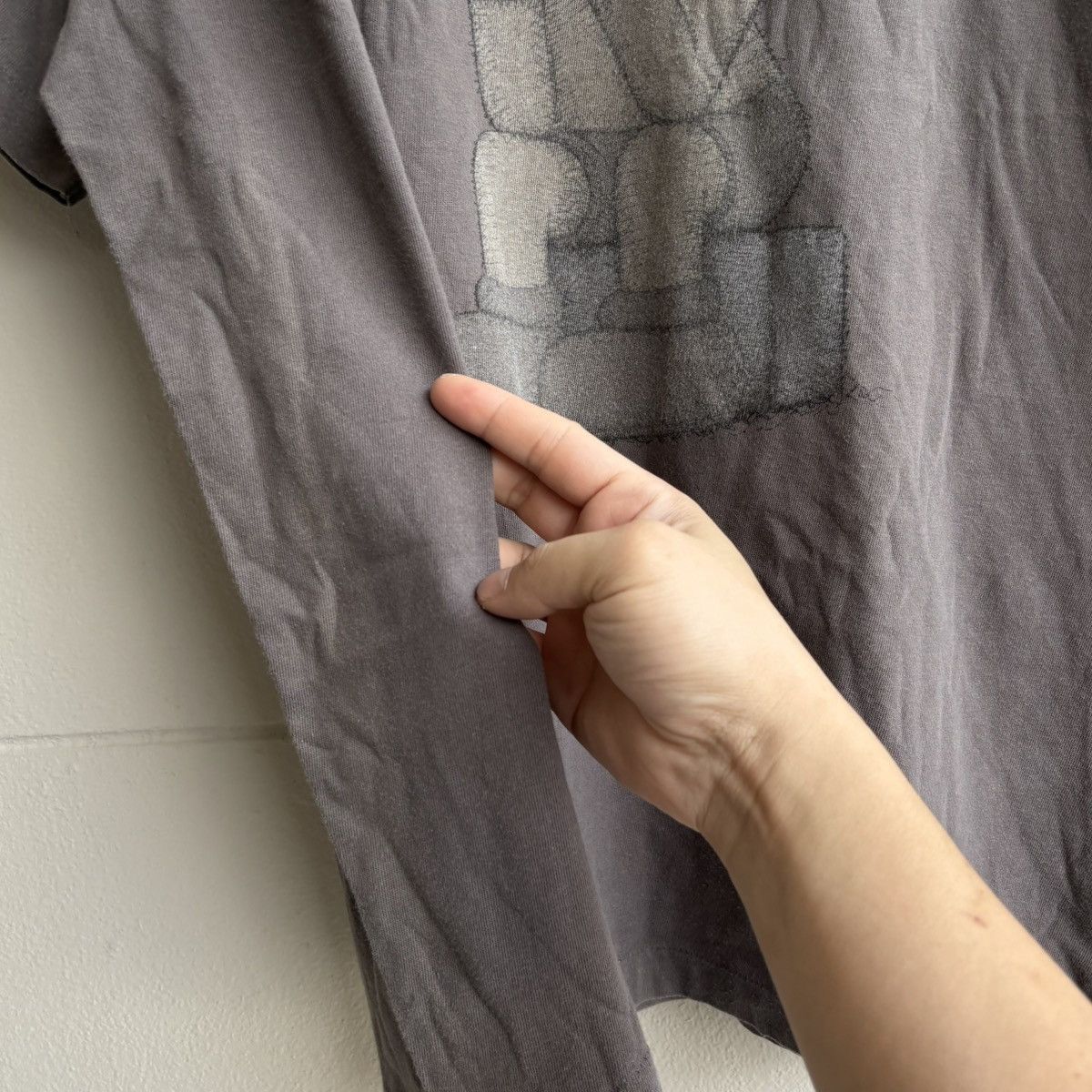 Kaws KAWS x Uniqlo Passing Through Tee (DDP / No Import Fees) Size US L / EU 52-54 / 3 - 6 Thumbnail