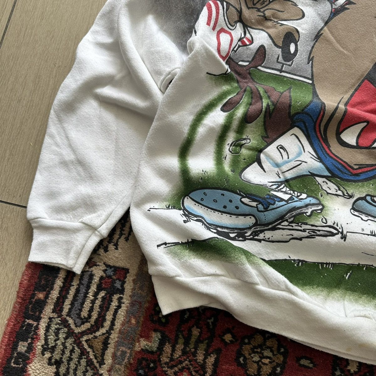 Vintage Looney Tunes Taz Football Crewneck — 1995 Vintage Size US L / EU 52-54 / 3 - 8 Thumbnail