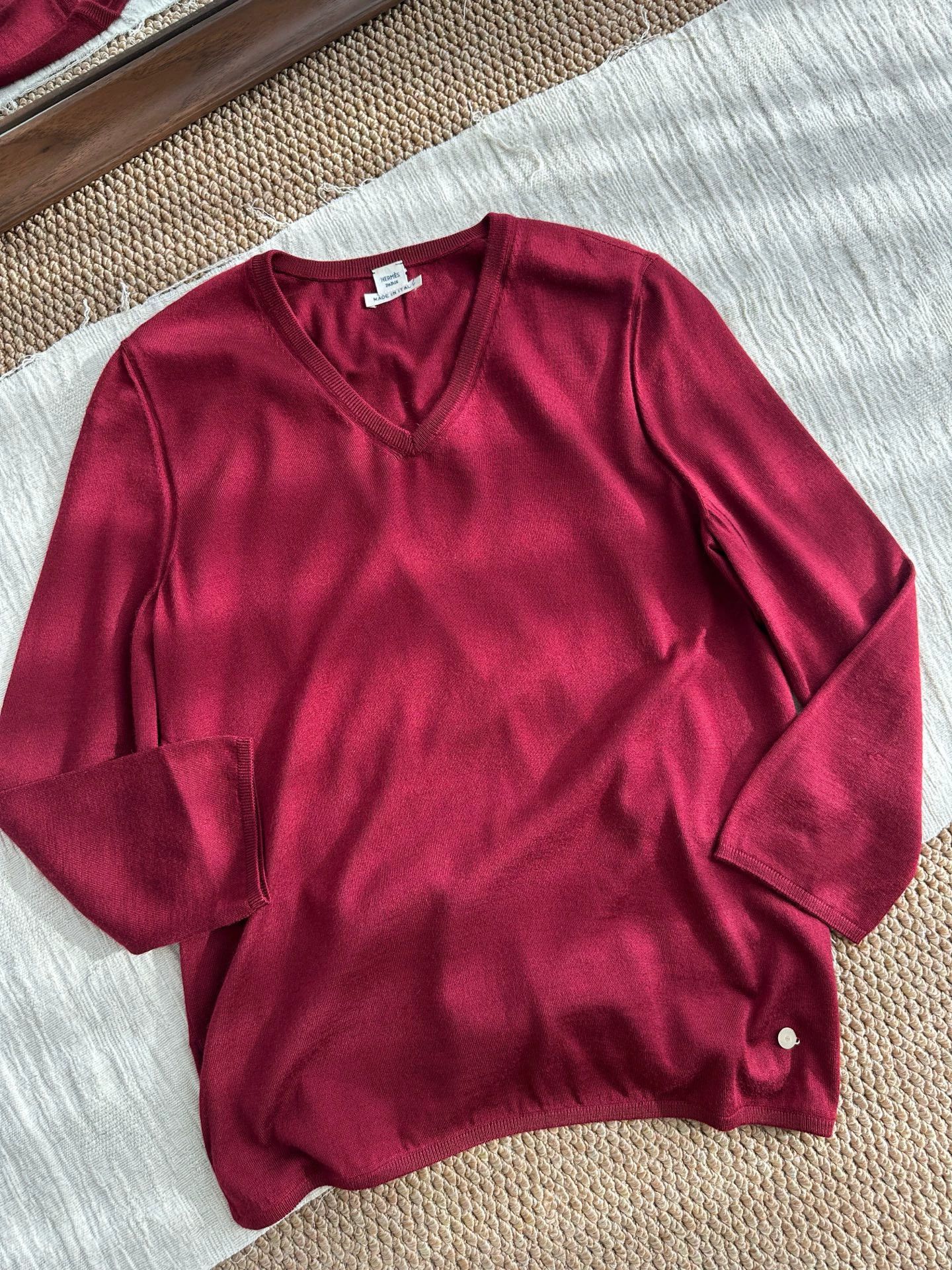 Hermes HERMES JPG V-neck cashmere knit top women's red Size S / US 4 / IT 40 - 1 Thumbnail