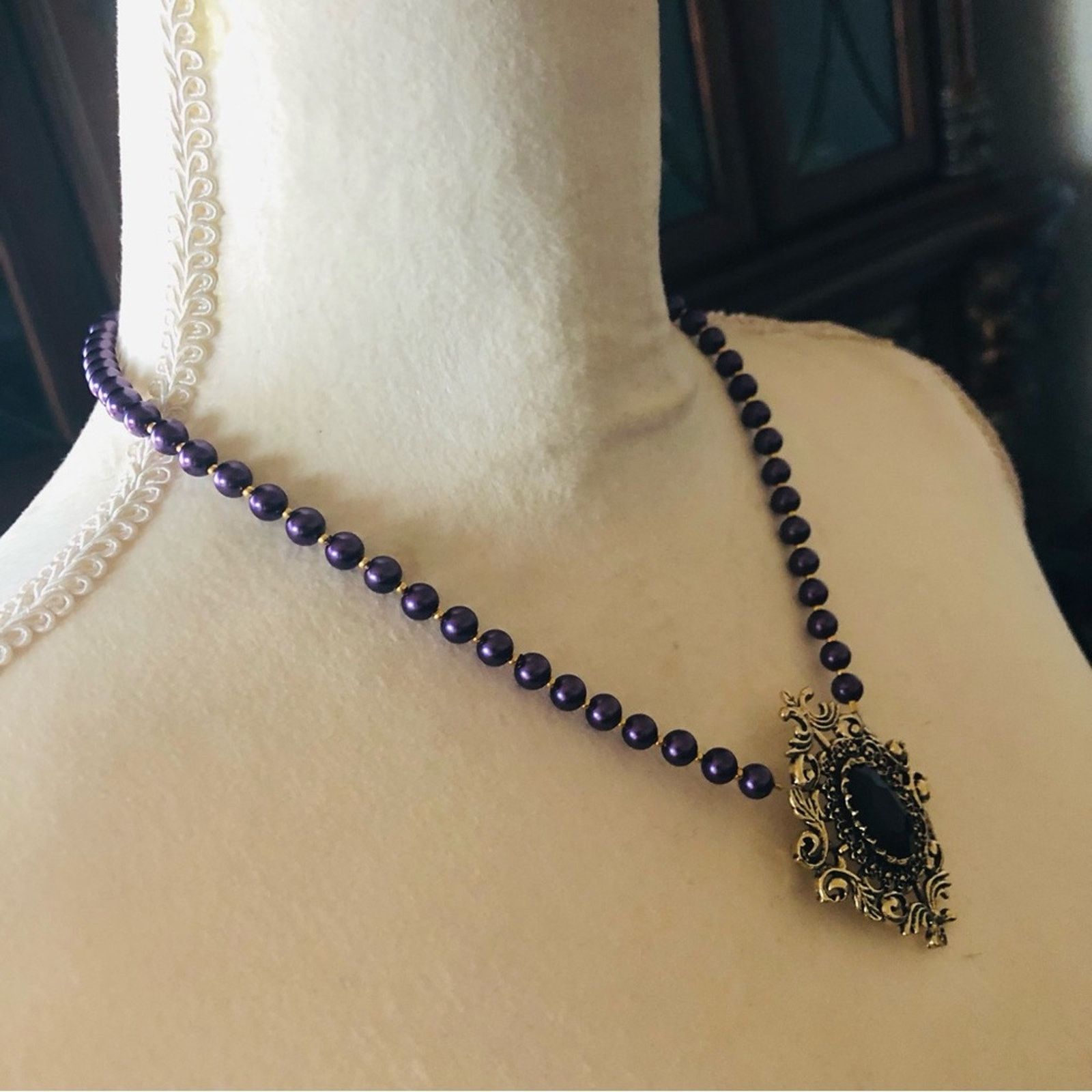 Handmade Handcrafted repurpose filigree crest stone Pearl necklace Size ONE SIZE - 4 Thumbnail
