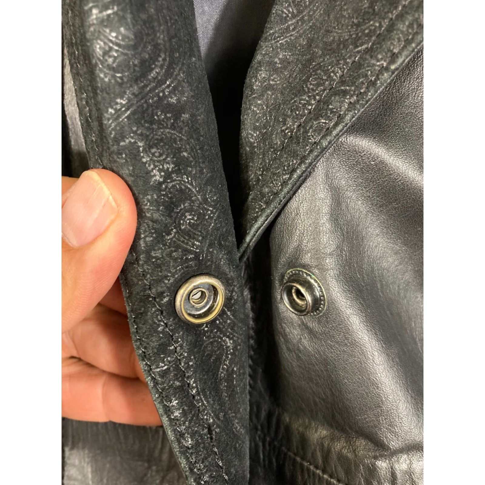 Vintage Winlit Genuine Leather Coat Womens M Black Paisley Snap Front Lined Notch Lapel Long Sleeve Coat Mens Womens Size M / US 6-8 / IT 42-44 - 7 Thumbnail