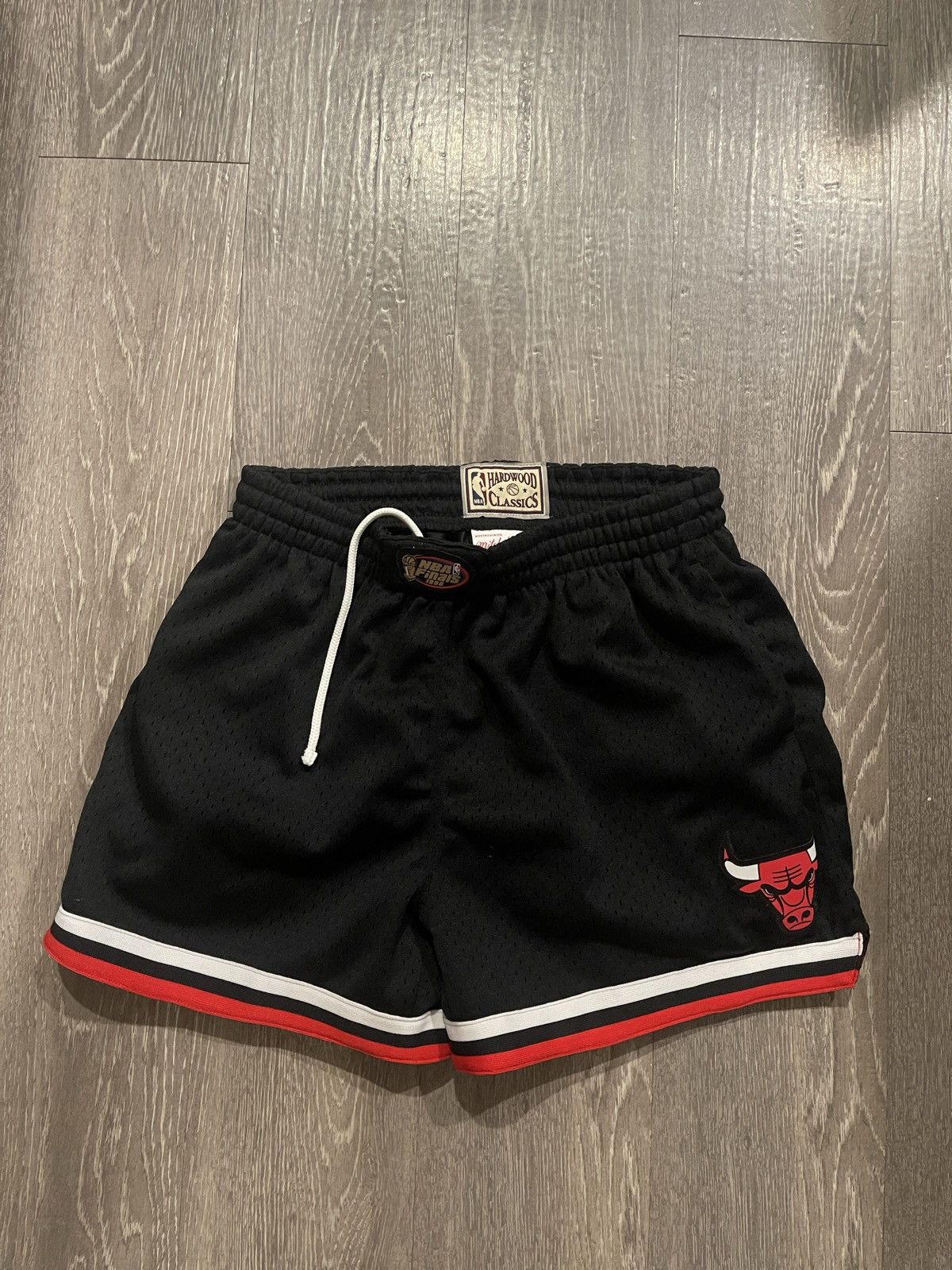 mitchell and ness black bulls shorts