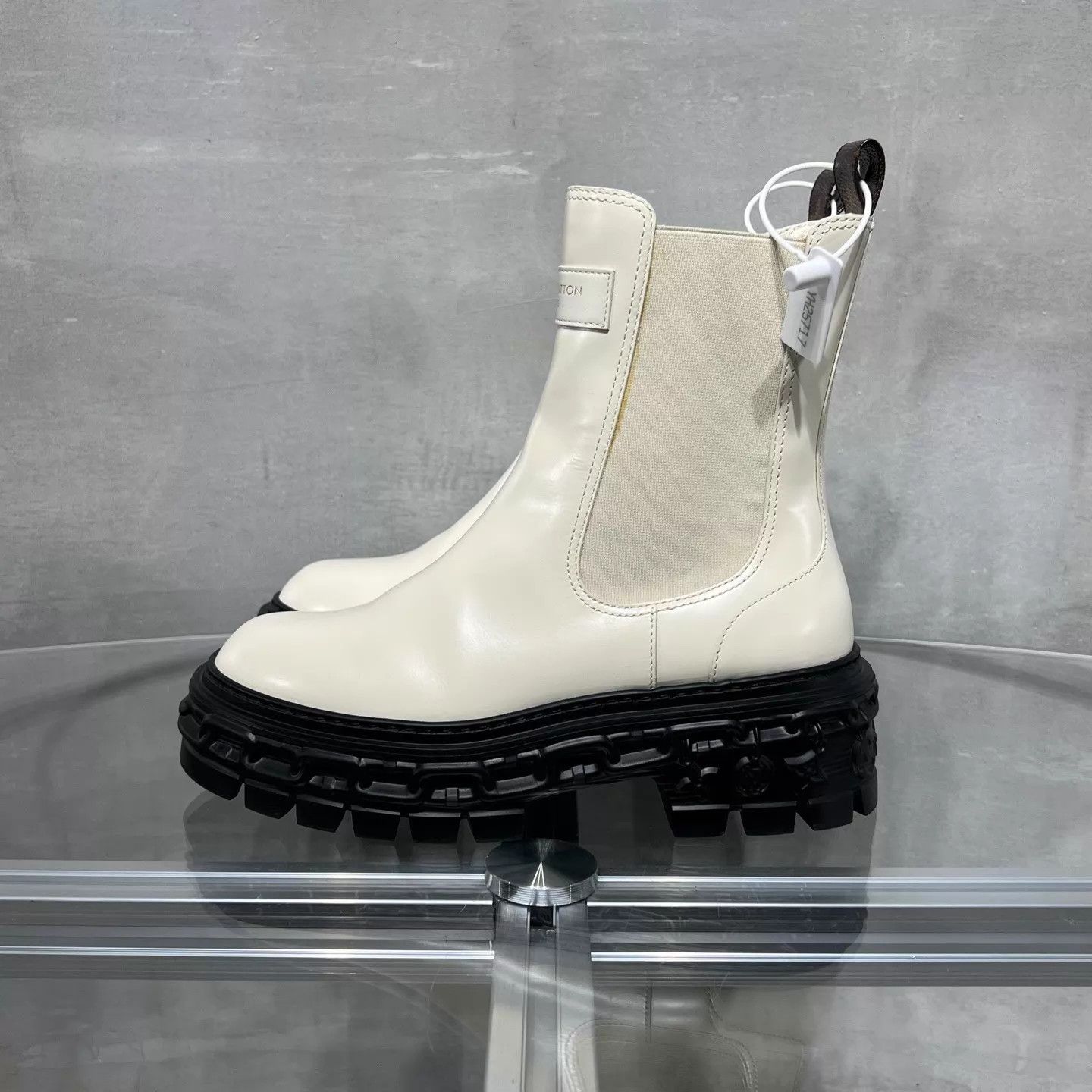 Louis Vuitton LV White Chelsea Boots EU 36 Size US 5.5 / IT 35.5 - 3 Thumbnail