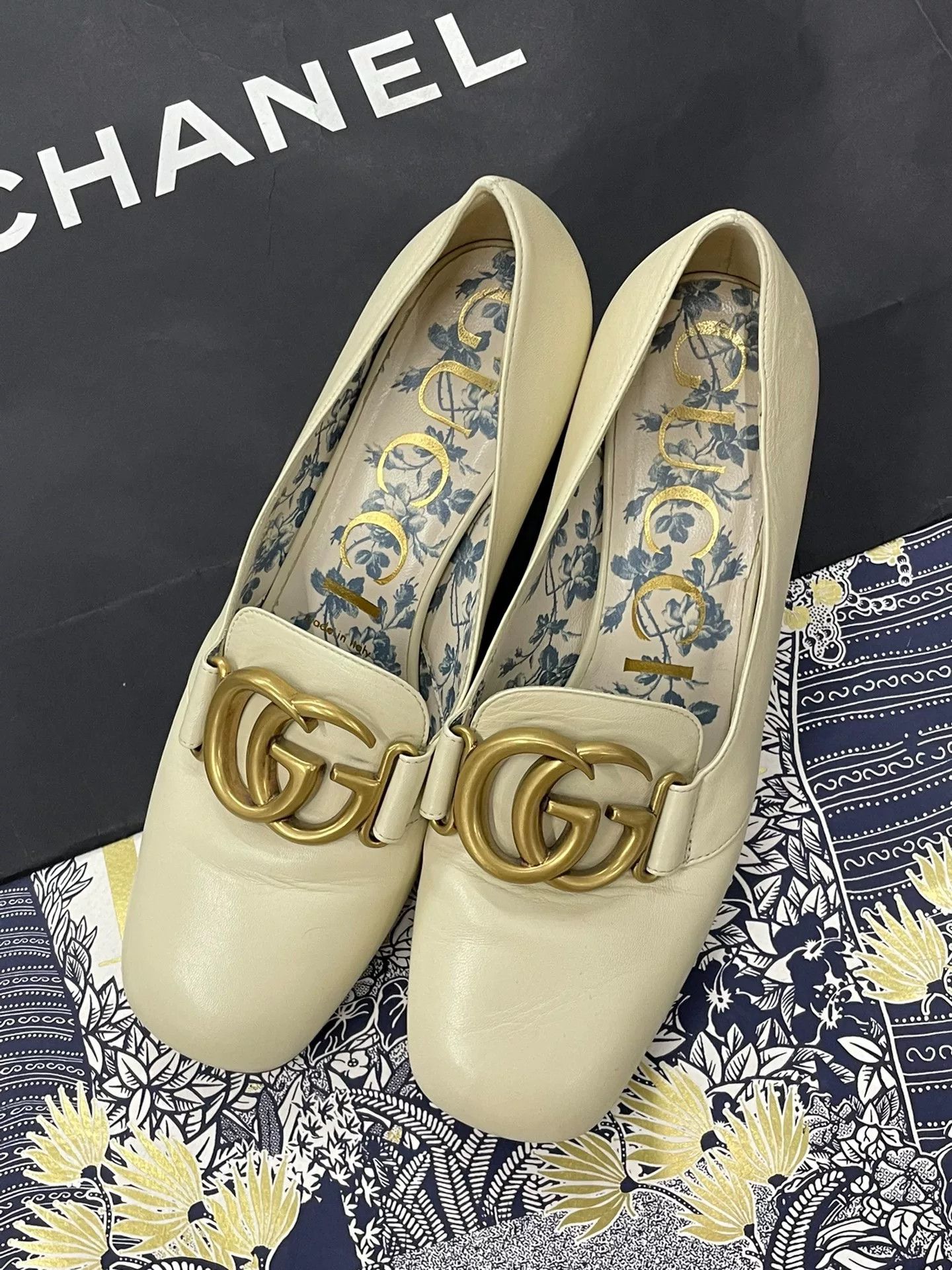 Gucci Gucci Beige Gold Logo Heel Leather Shoes Size US 5.5 / IT 35.5 - 1 Thumbnail