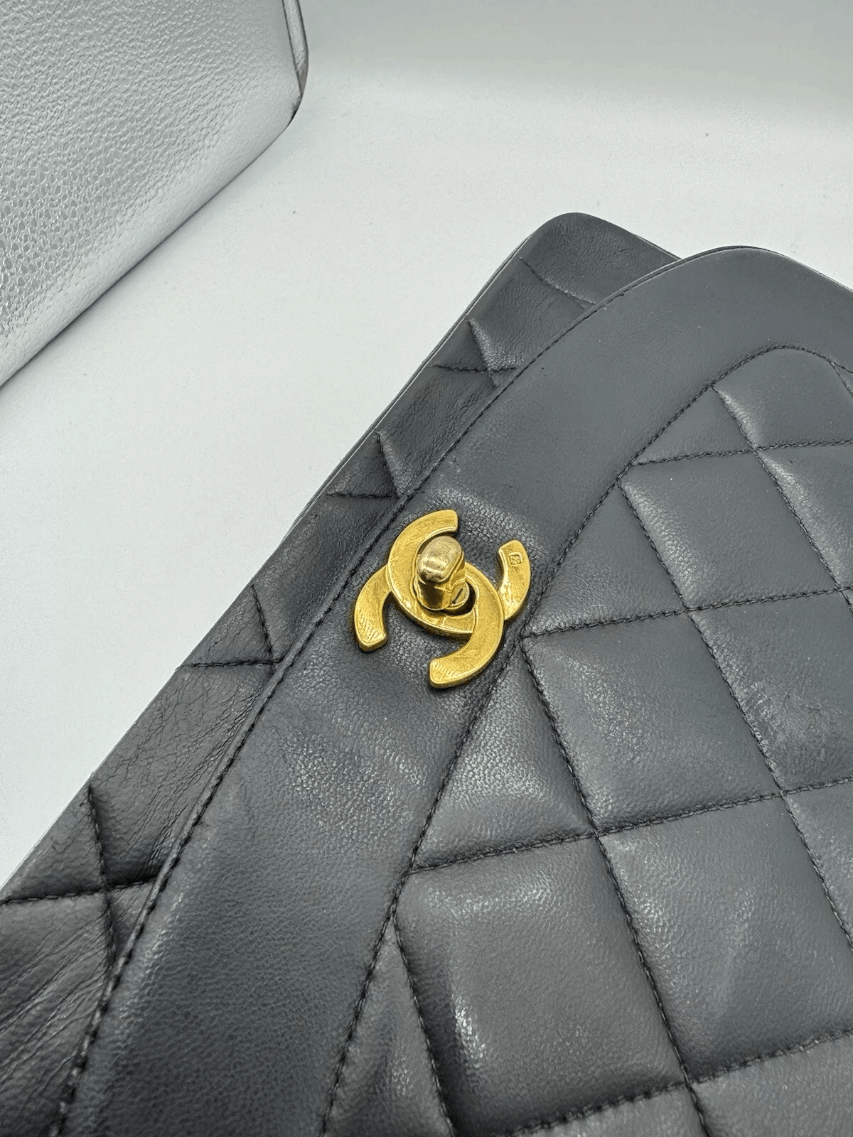 Chanel Vintage CHANEL Diana Crossbody Bag Size ONE SIZE - 6 Thumbnail
