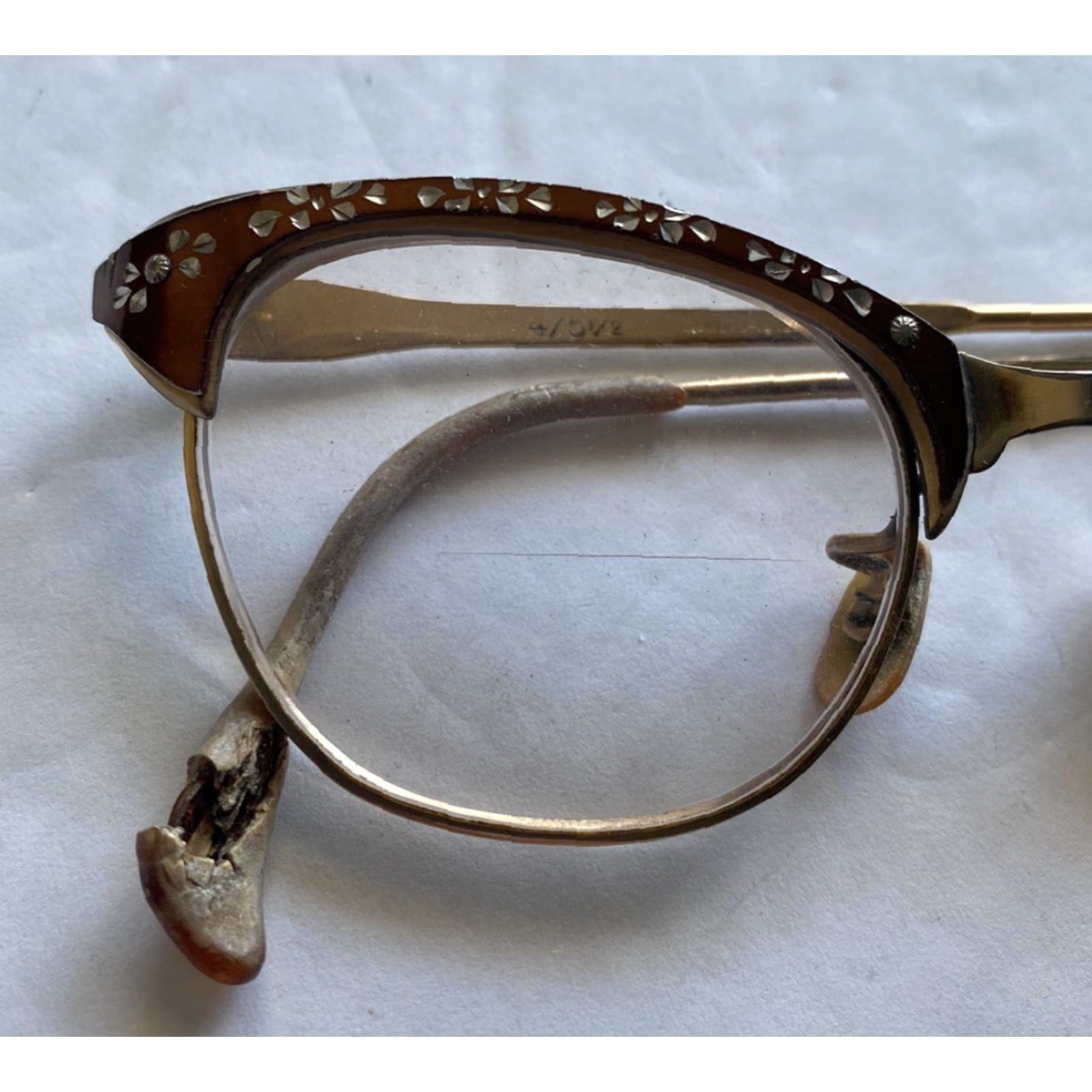 Vintage VINTAGE 12 Kt GF Gold Filled Bishop Glasses Kreisler Quality Clip Metal Frame Gold Mens Women? Size ONE SIZE - 7 Thumbnail