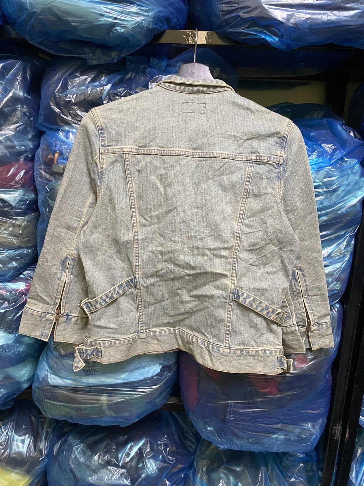 Vintage Vintage Y2K MAXA Light Wash Denim Jacket Adjustable Buckles Size M / US 6-8 / IT 42-44 - 9 Thumbnail