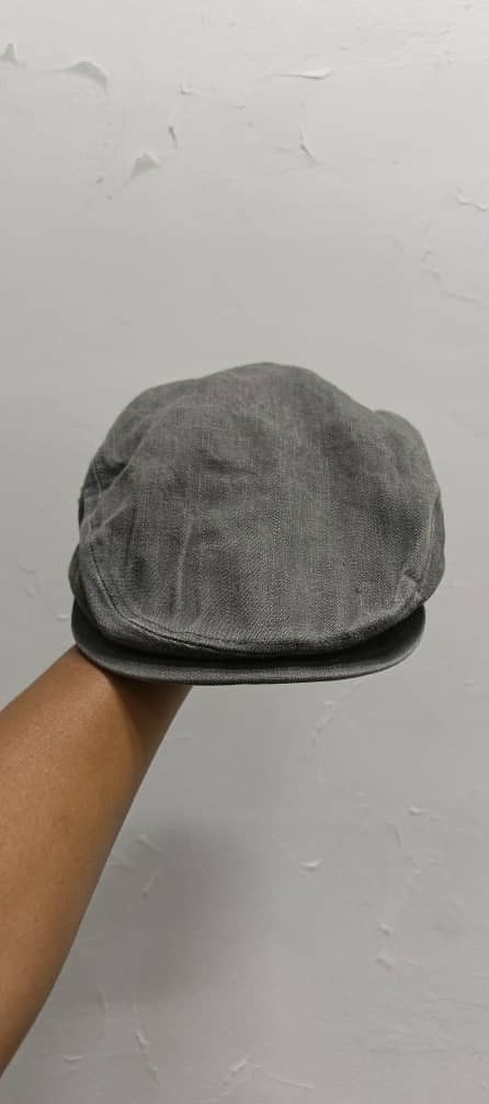 Lacoste flat cap grey top